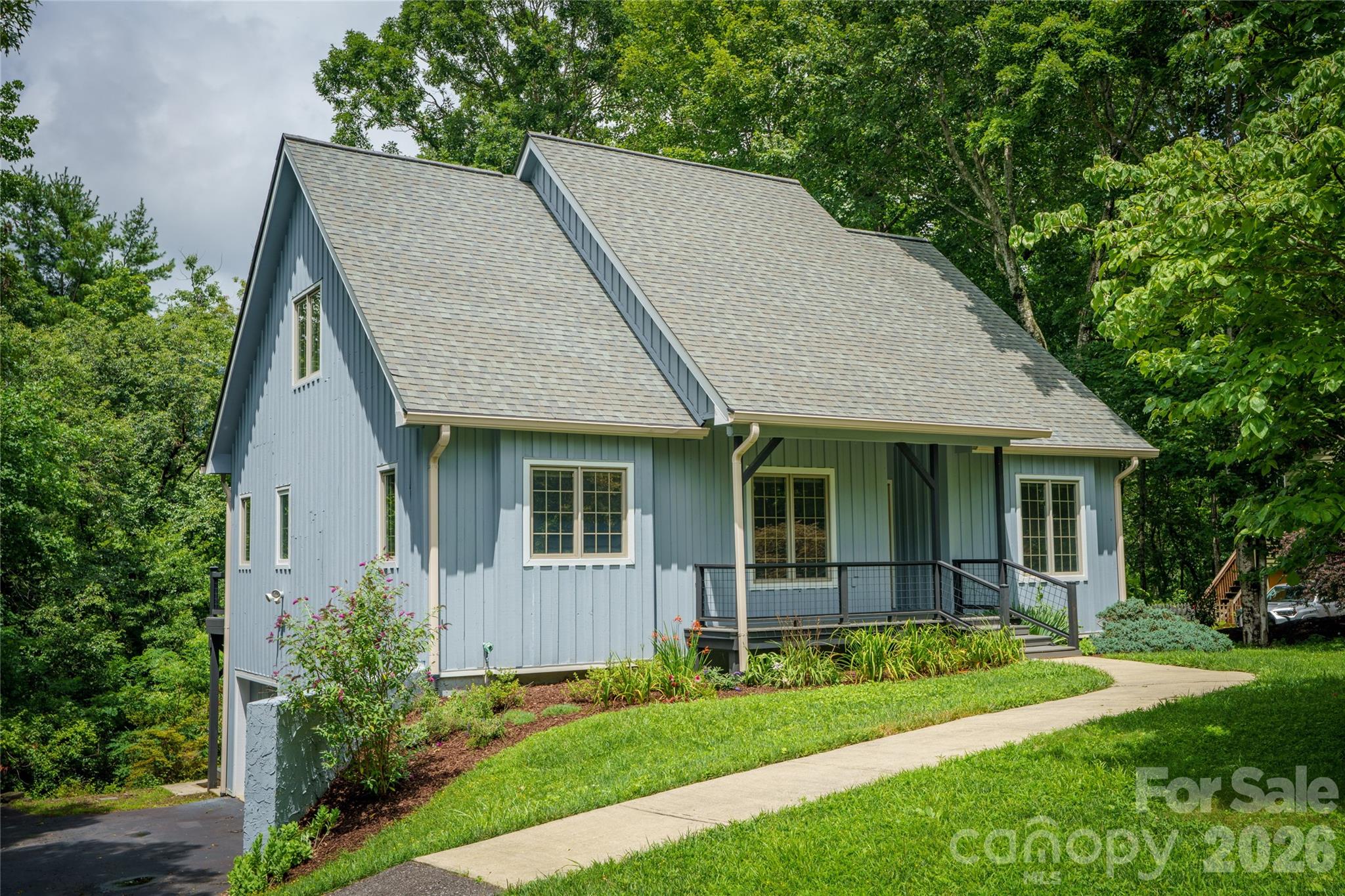 135 Buffalo Trail Property Photo 1