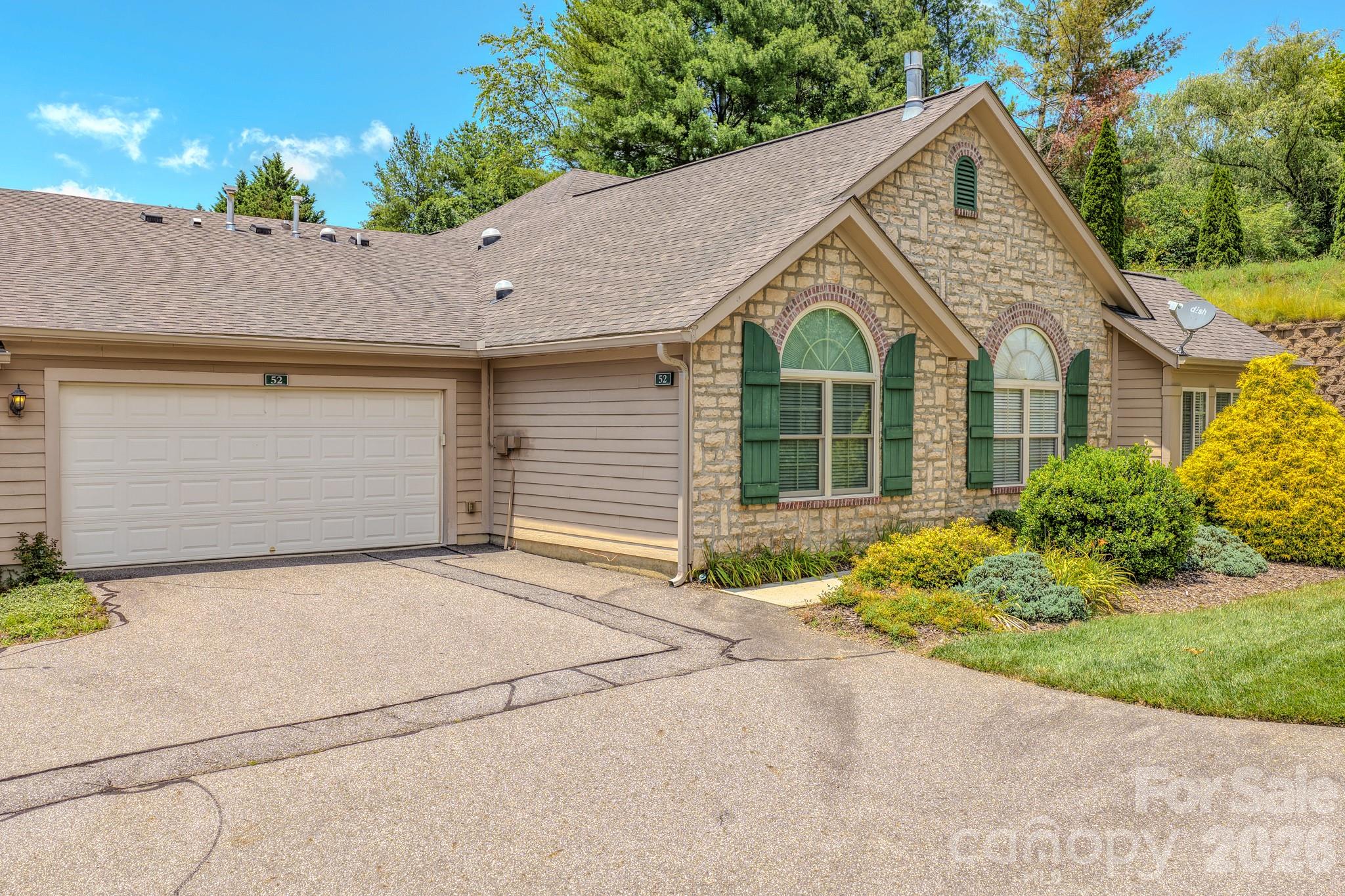 52 Mountain Meadow Circle Property Photo 1