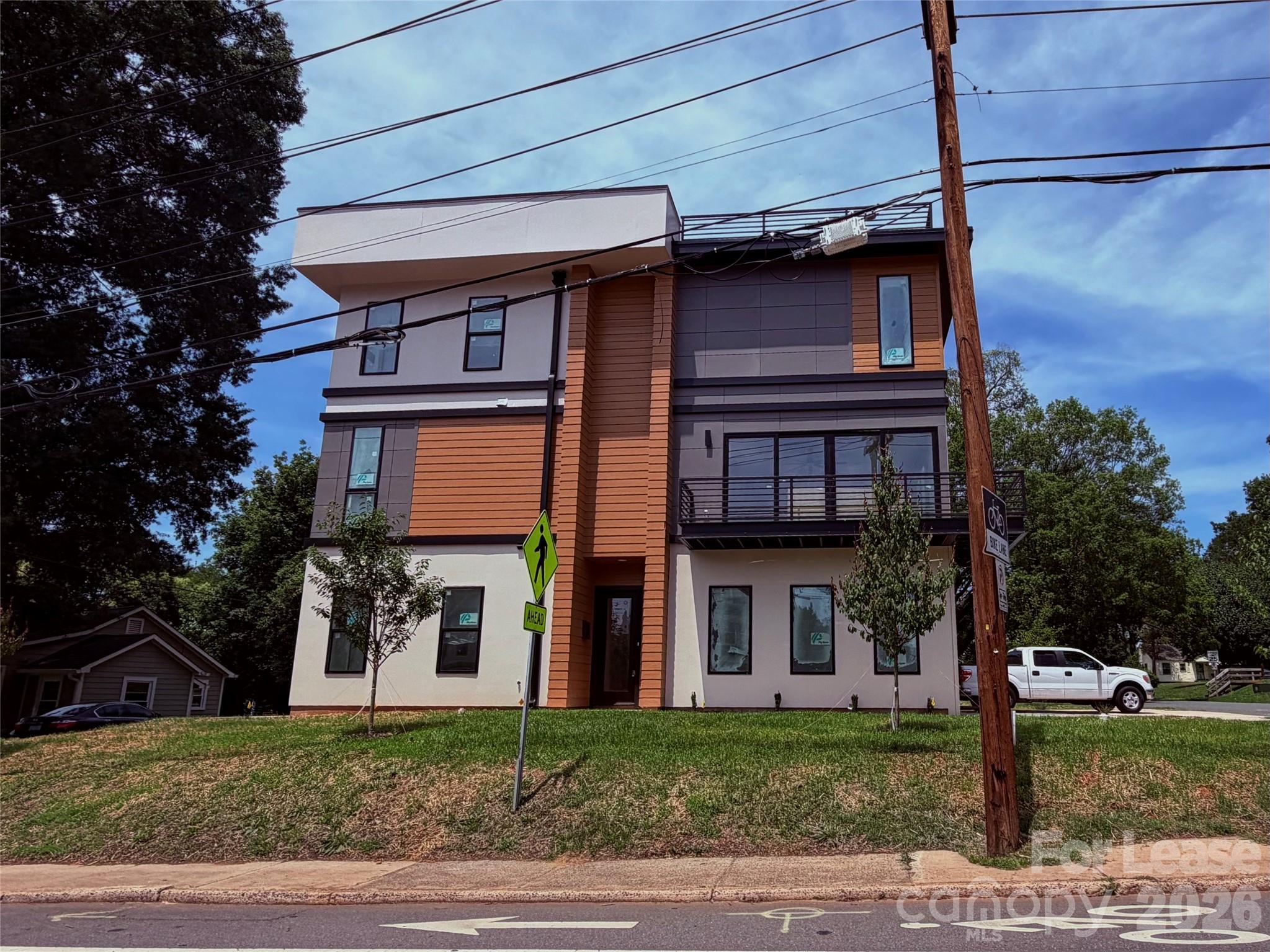 212 Smallwood Street A Property Photo 2