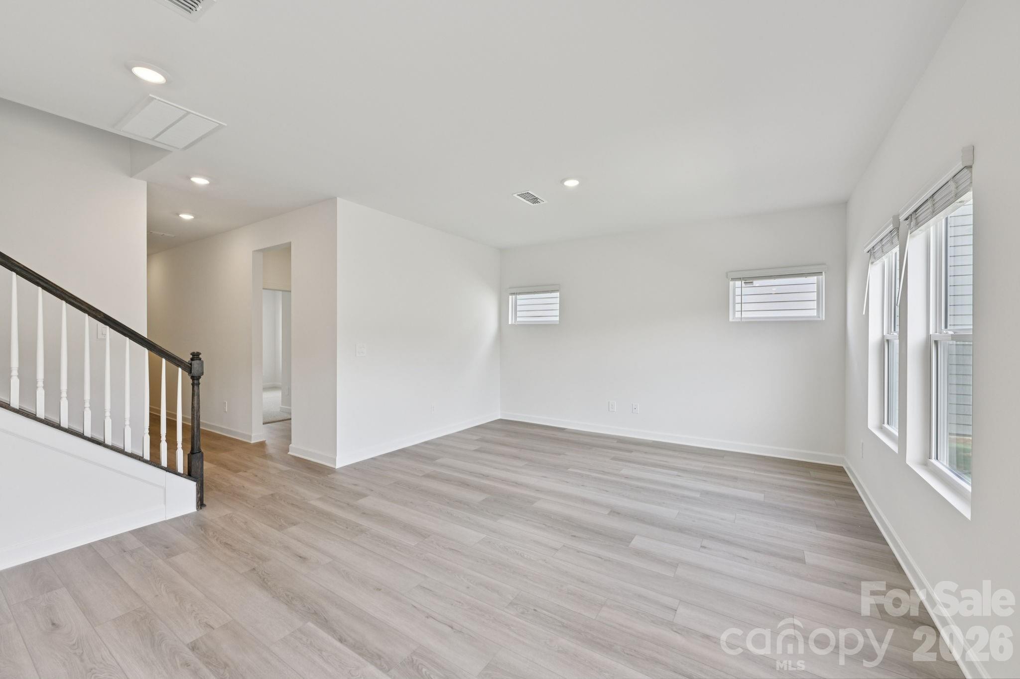 2052 Sunflower Circle Property Photo 3