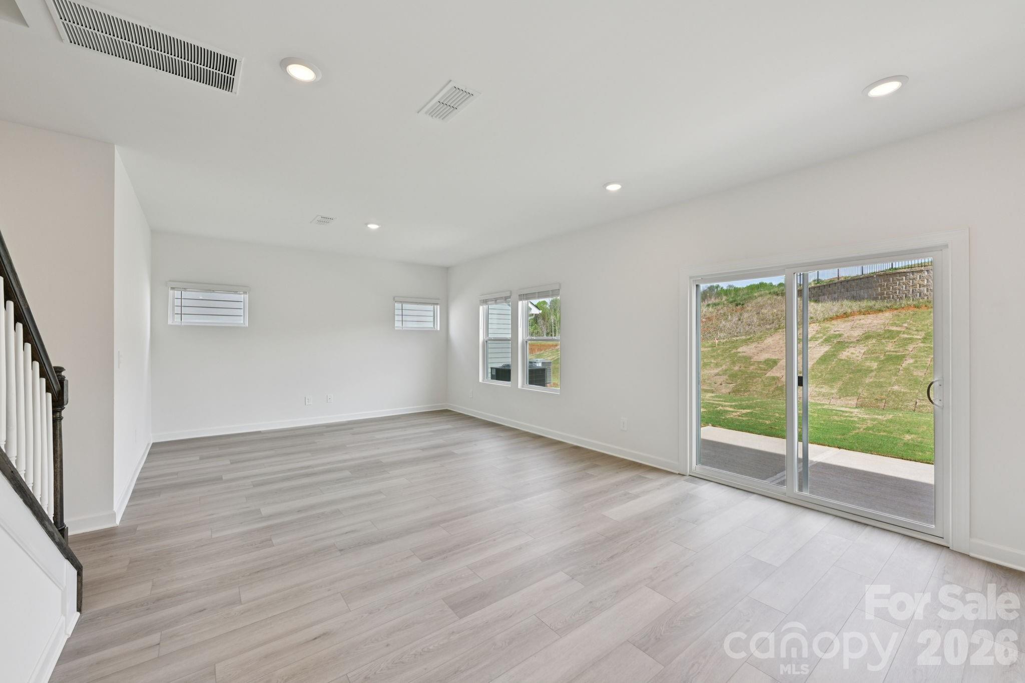 2052 Sunflower Circle Property Photo 4