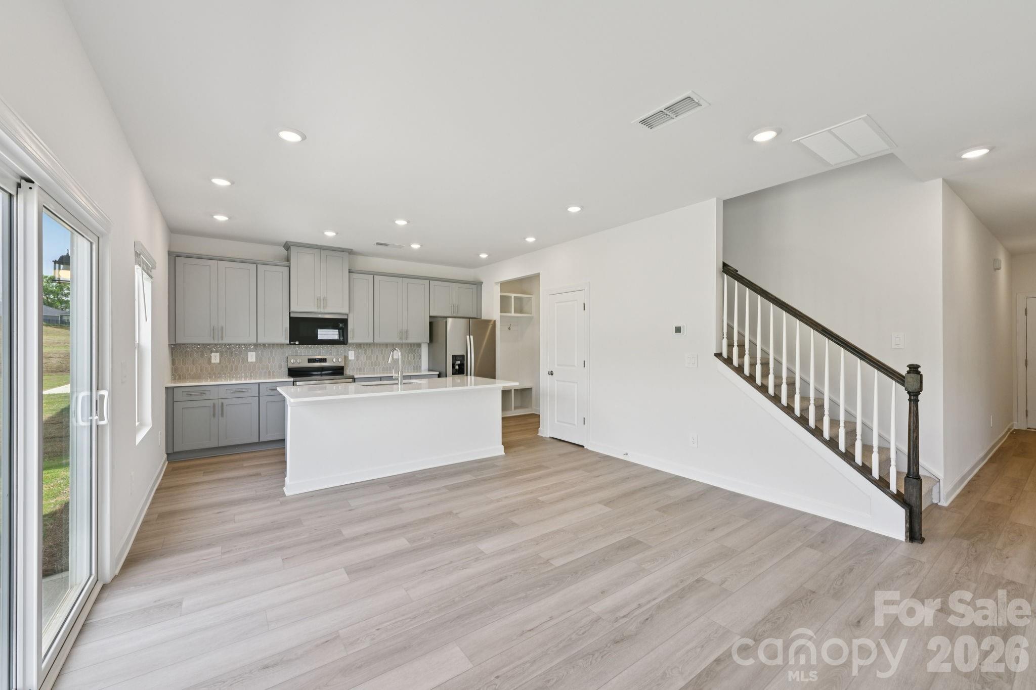 2052 Sunflower Circle Property Photo 6