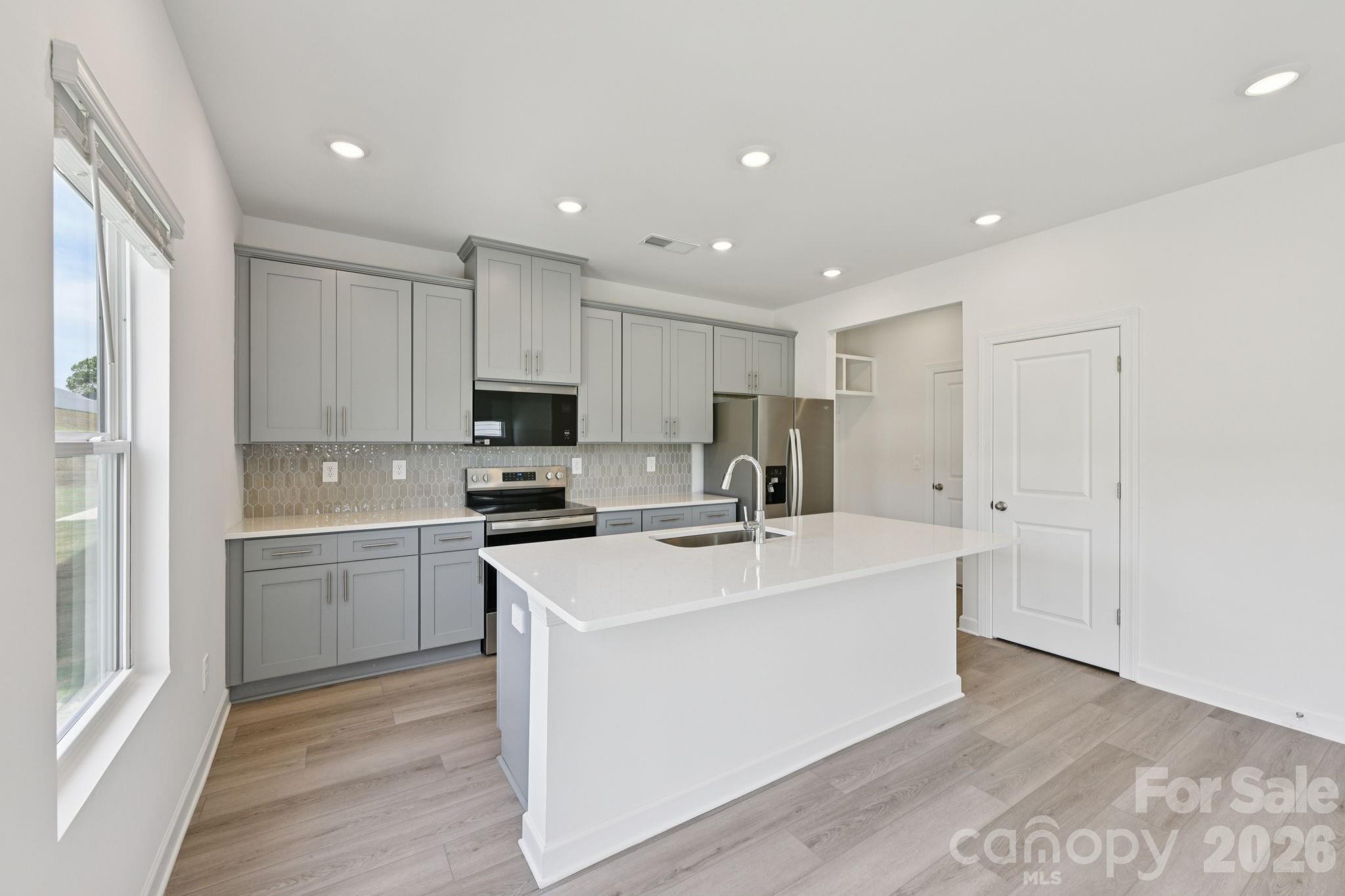 2052 Sunflower Circle Property Photo 8