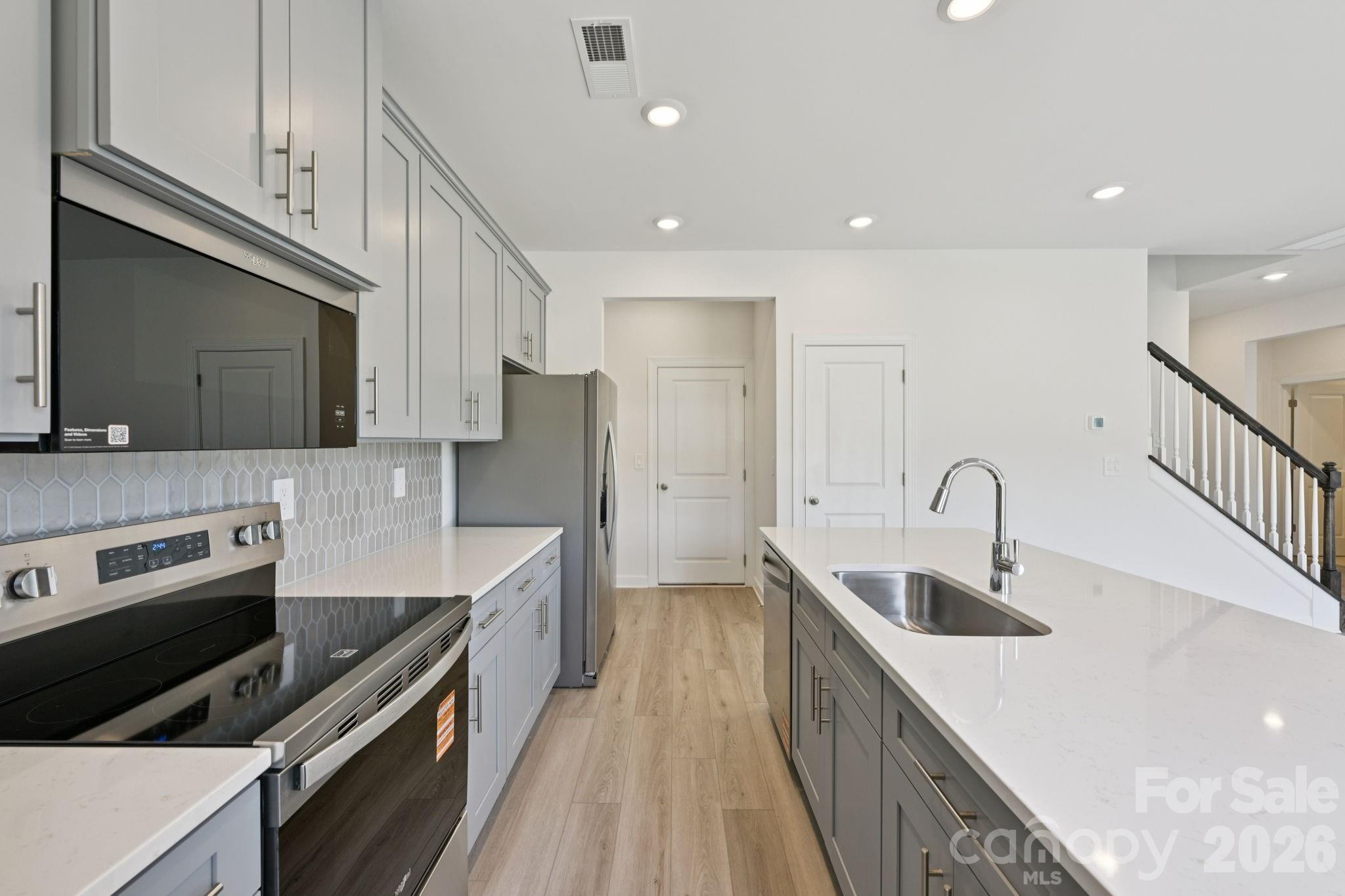 2052 Sunflower Circle Property Photo 9