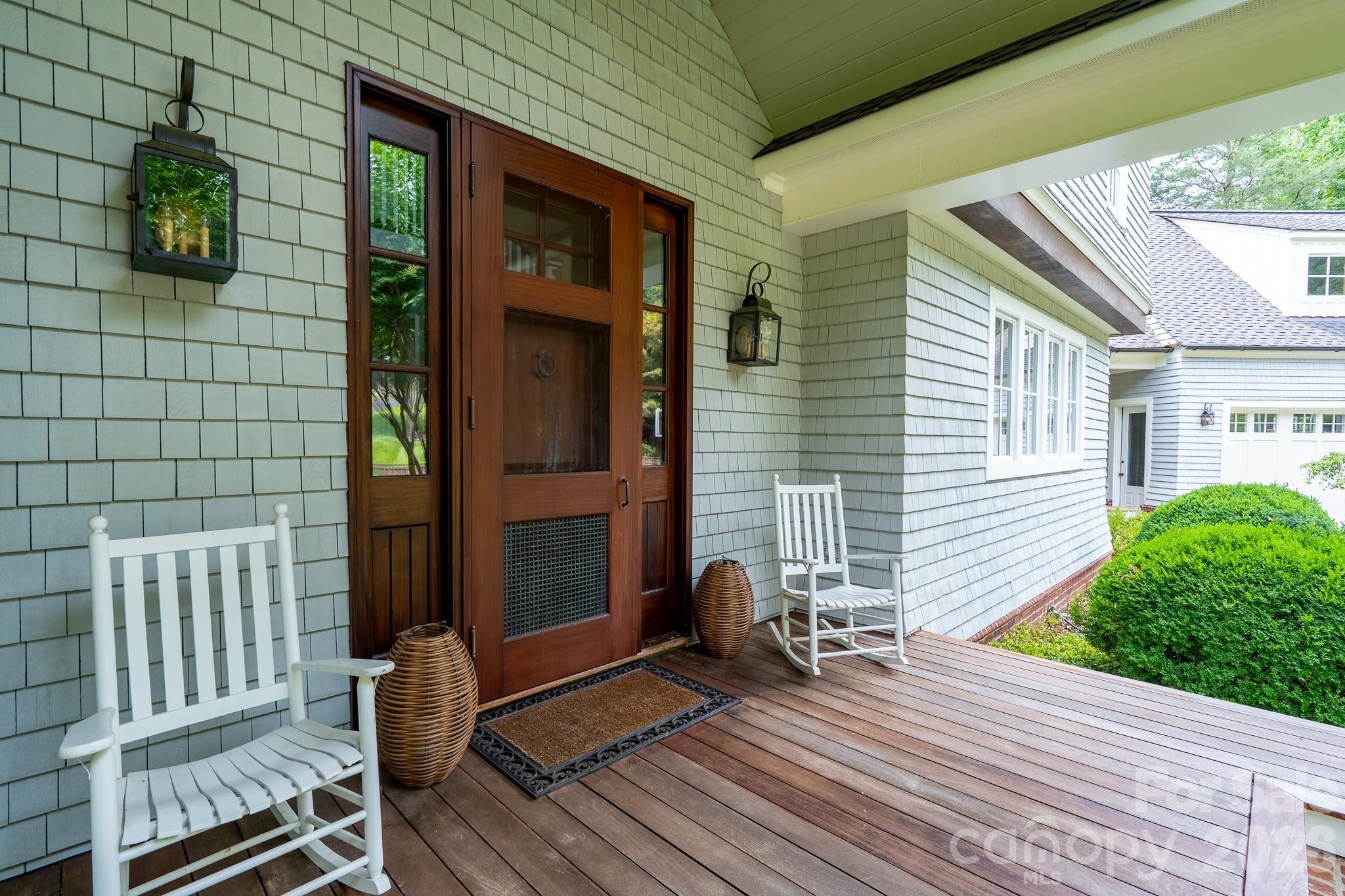 2375 Southpoint Lane Property Photo 4