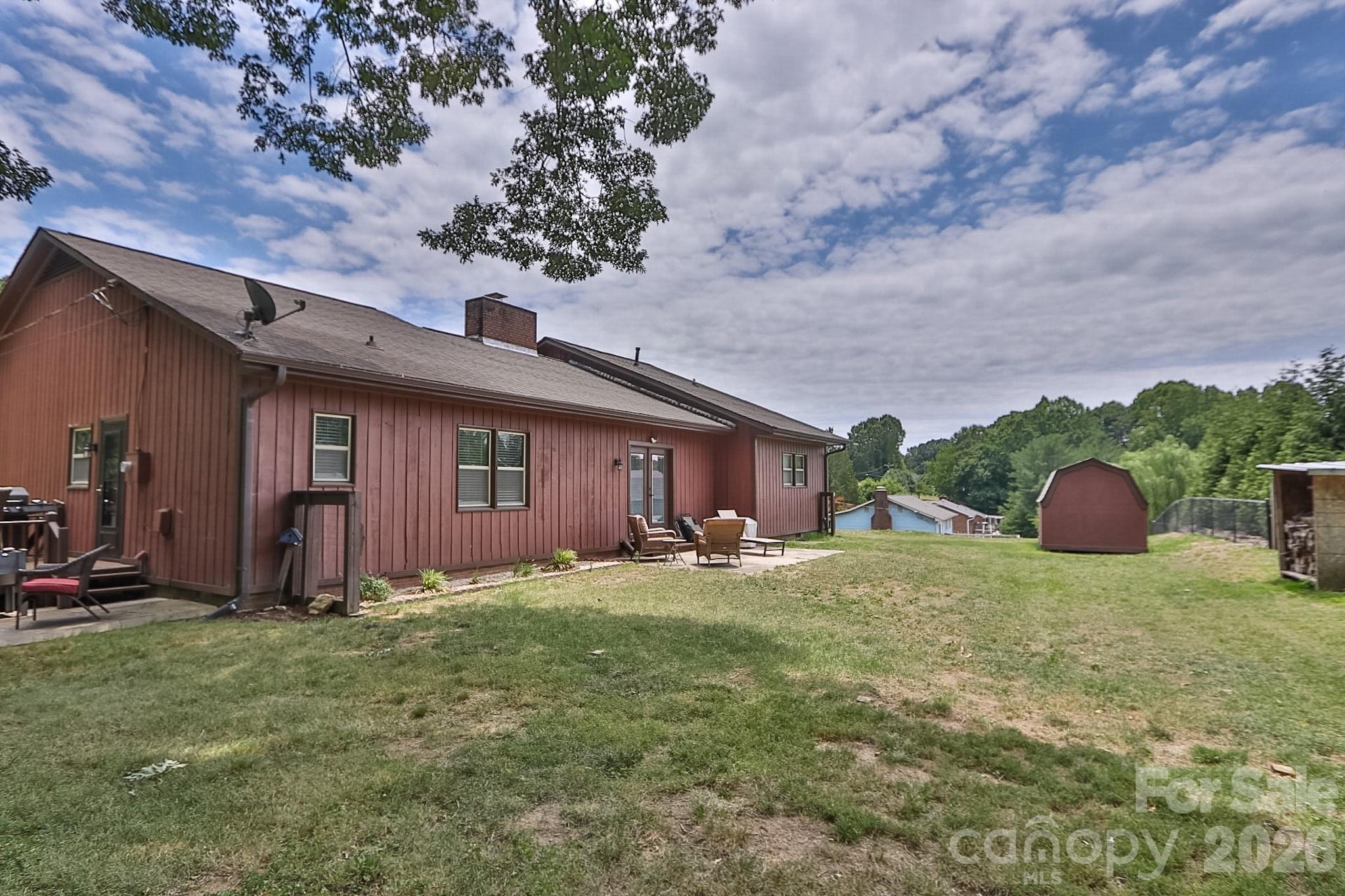 4220 Mae-len Drive Property Photo 4