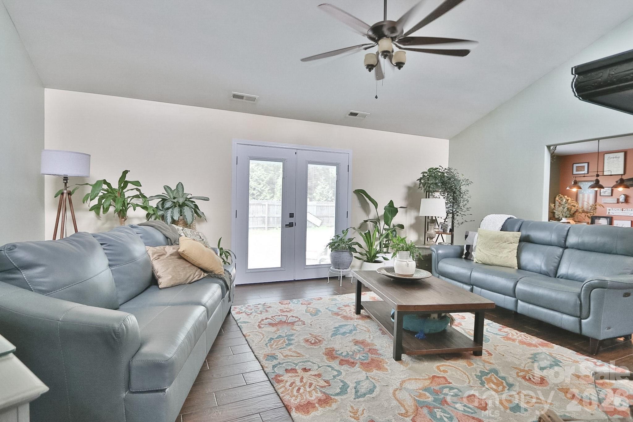 4220 Mae-len Drive Property Photo 6