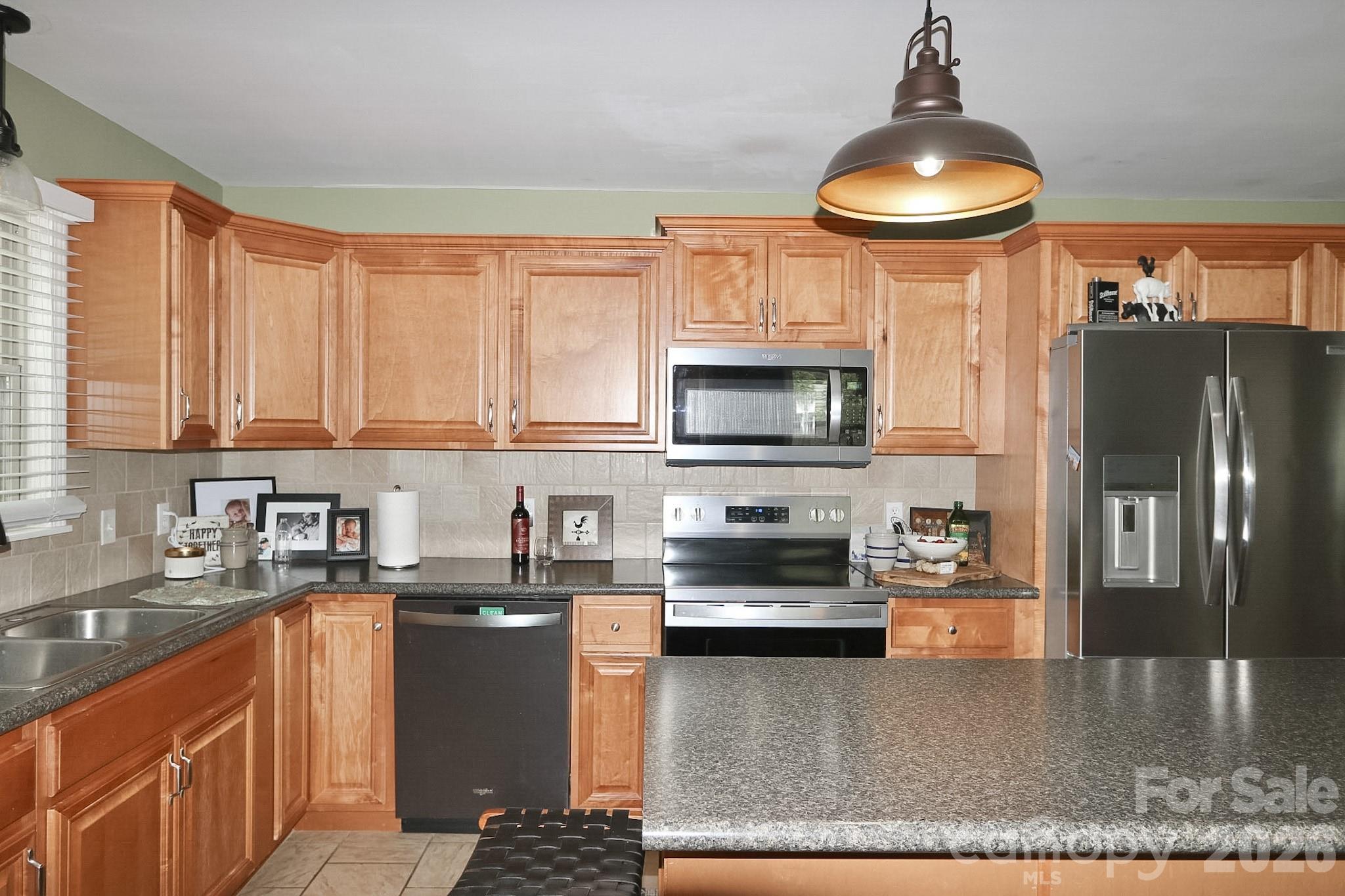 4220 Mae-len Drive Property Photo 7