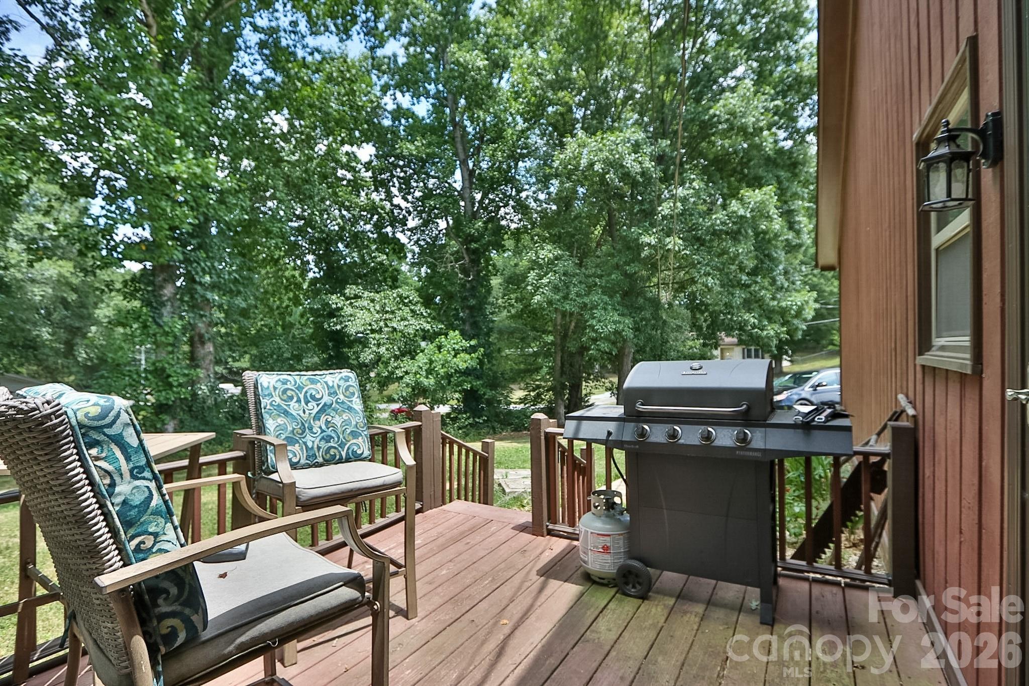 4220 Mae-len Drive Property Photo 8