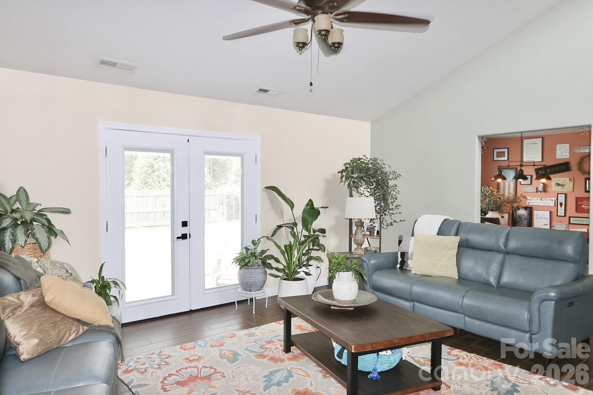 4220 Mae-len Drive Property Photo 12
