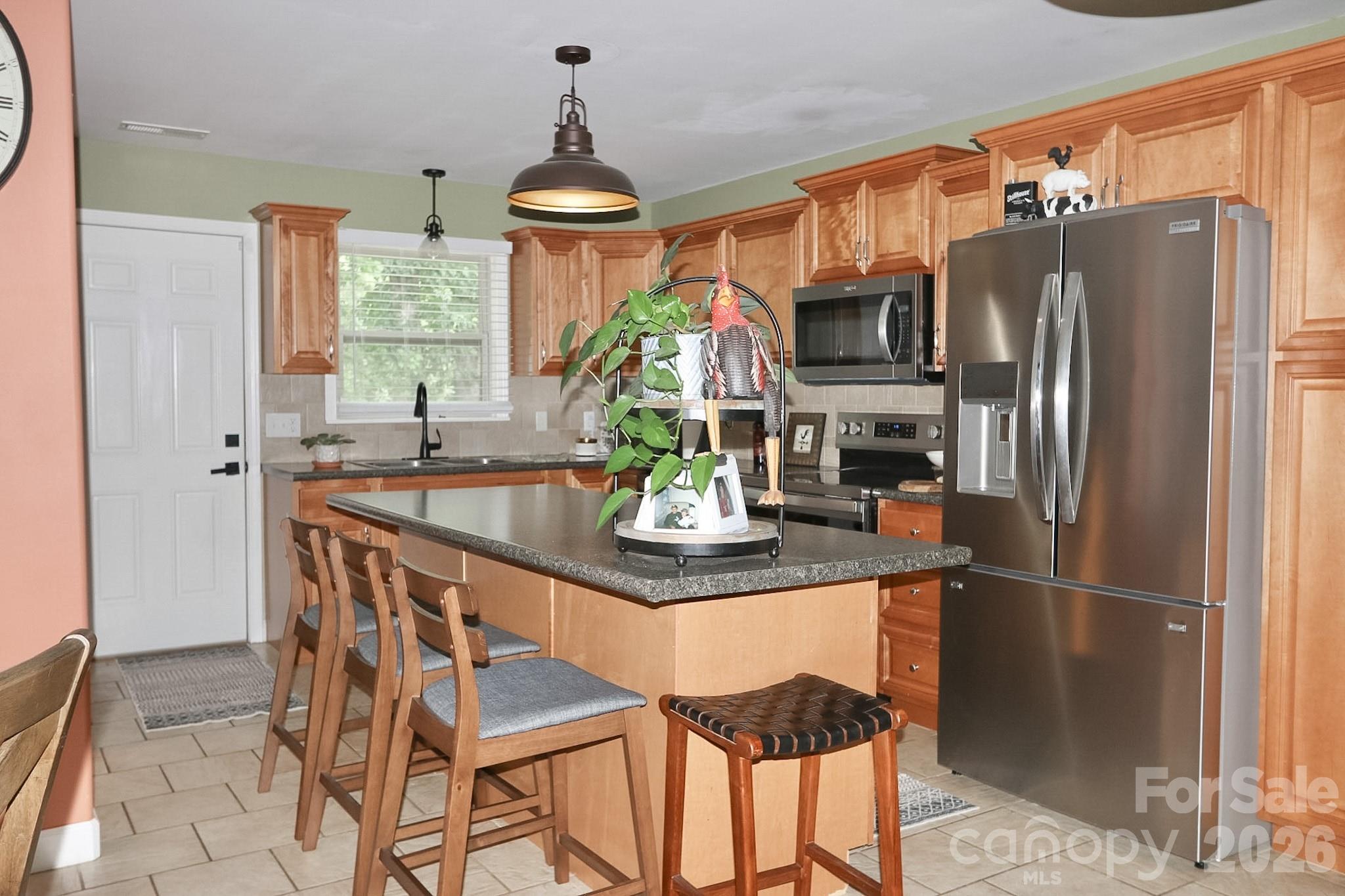 4220 Mae-len Drive Property Photo 13