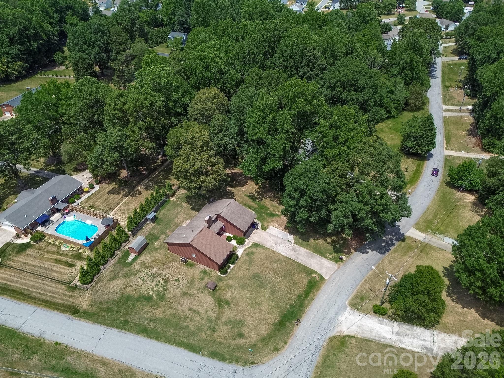 4220 Mae-len Drive Property Photo 34