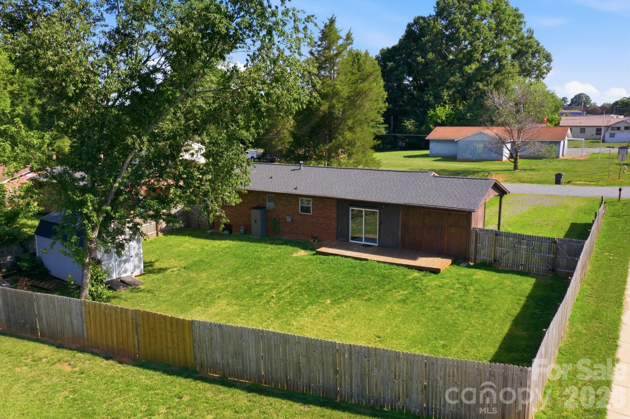 2405 2nd Street Property Photo 1