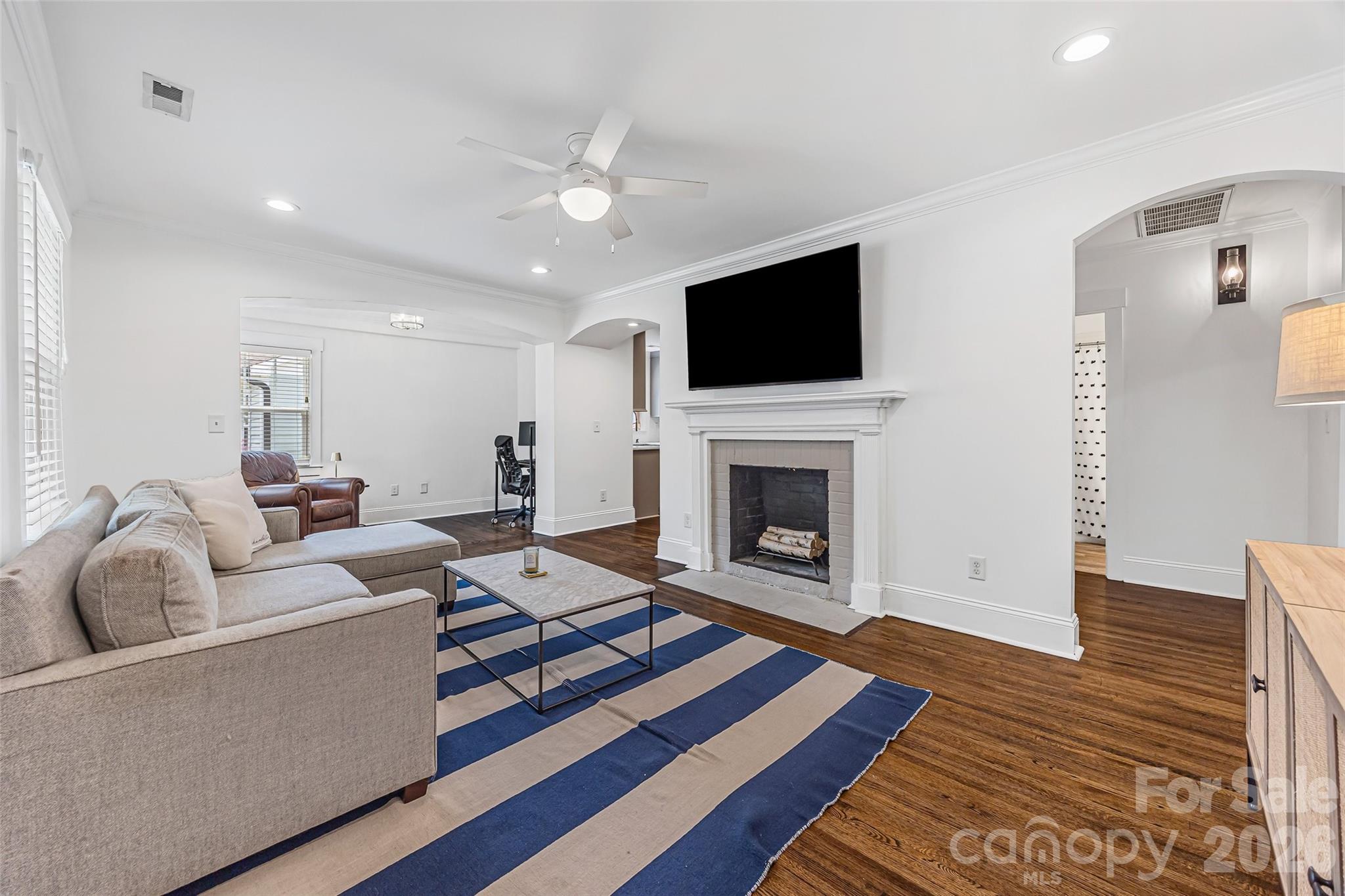 2448 Morton Street Property Photo 4