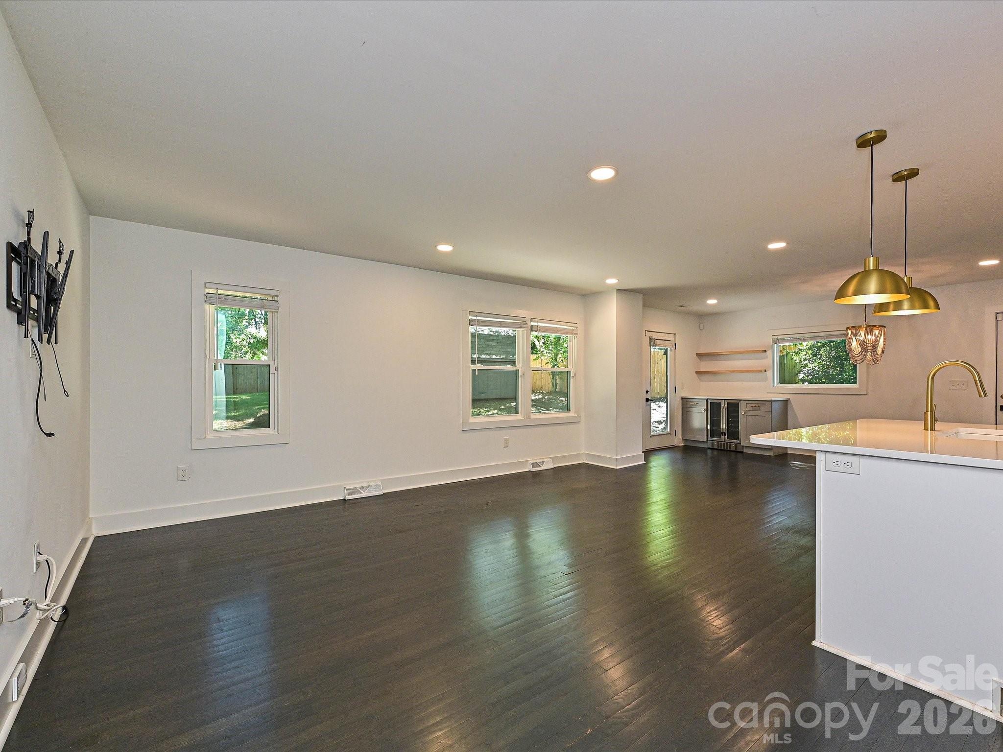 5623 Ruth Drive Property Photo 2