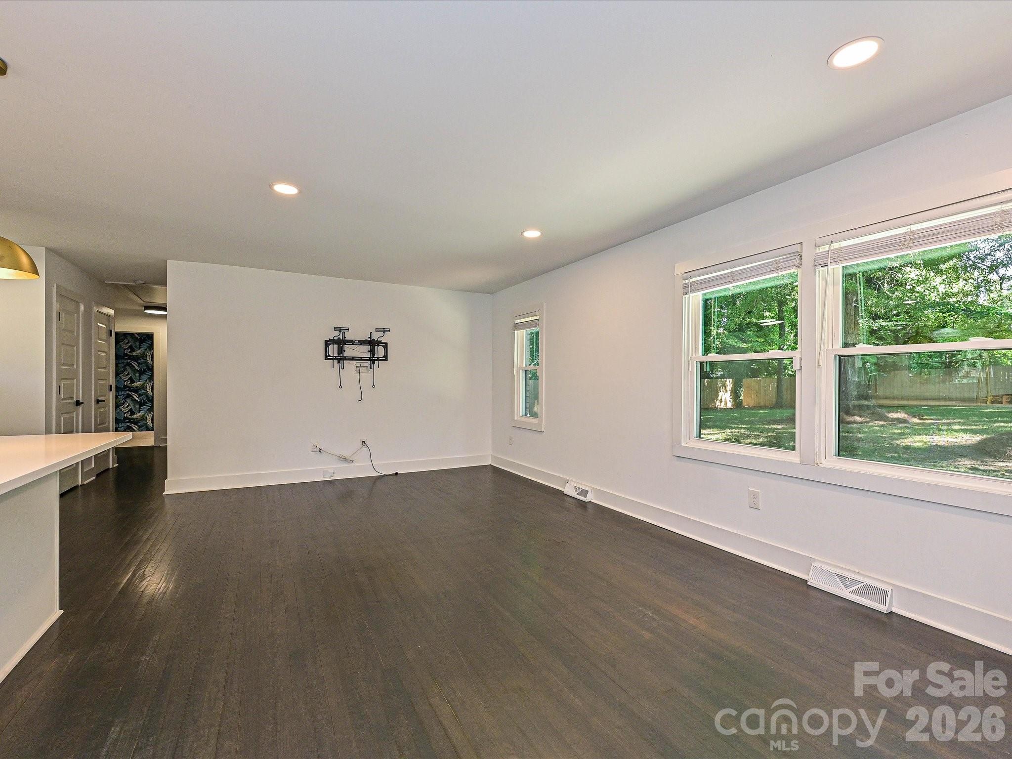 5623 Ruth Drive Property Photo 3