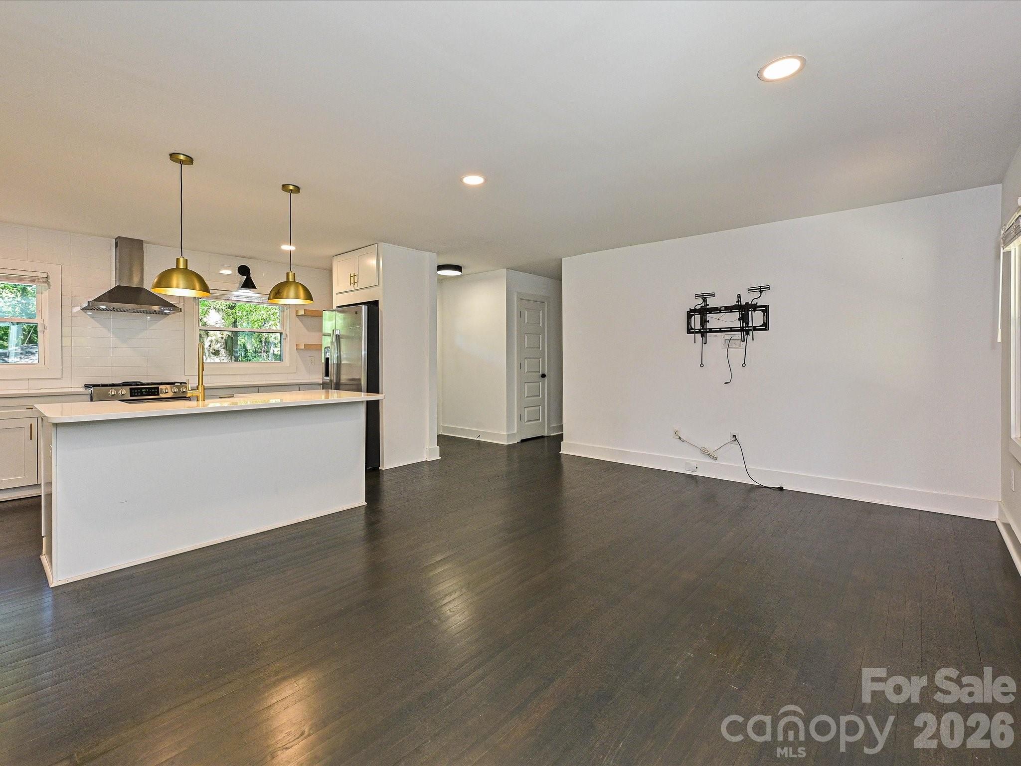 5623 Ruth Drive Property Photo 5