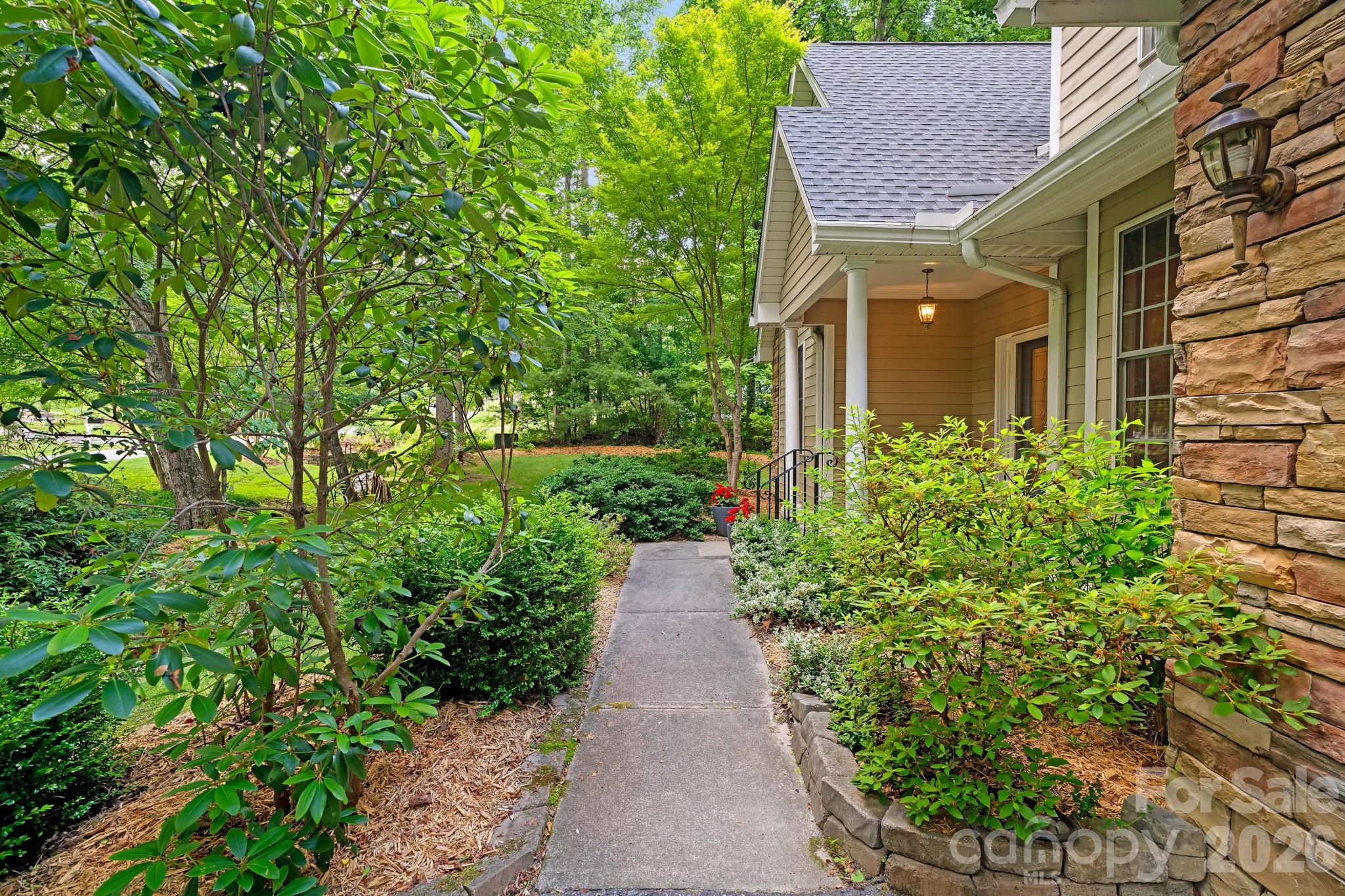 36 Poplar Creek Drive Property Photo 2