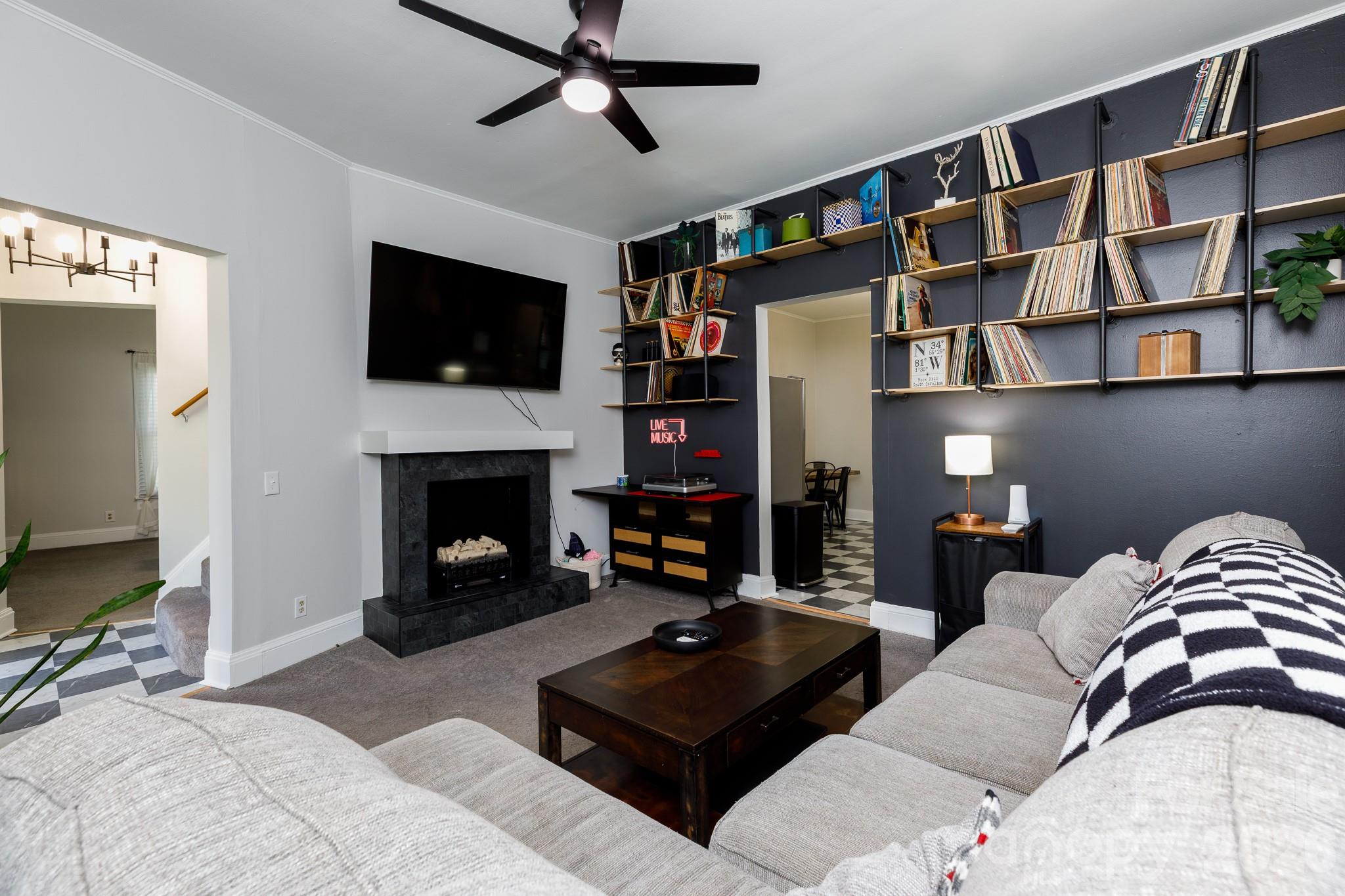 829 Steele Street Property Photo 3