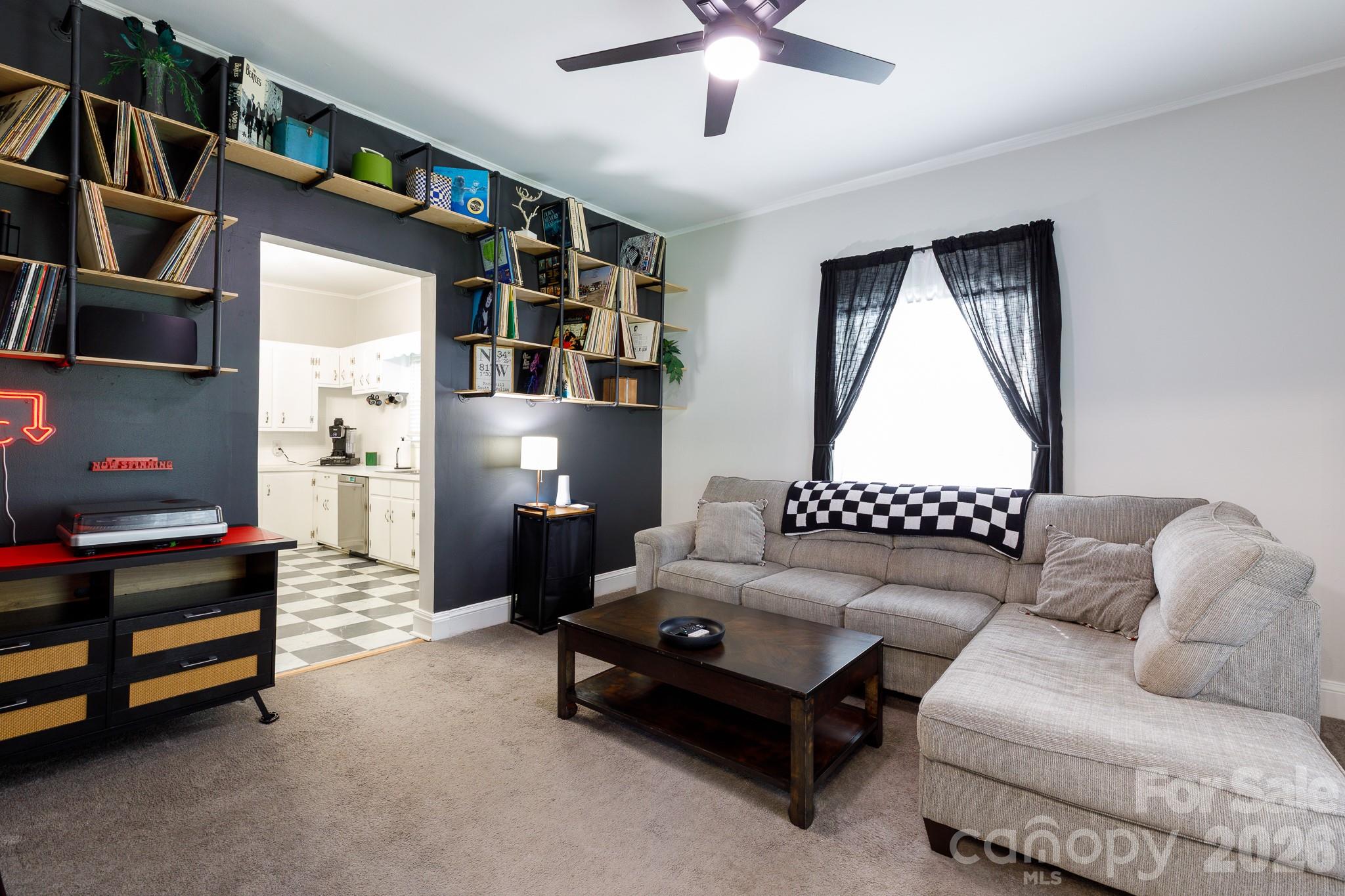 829 Steele Street Property Photo 4