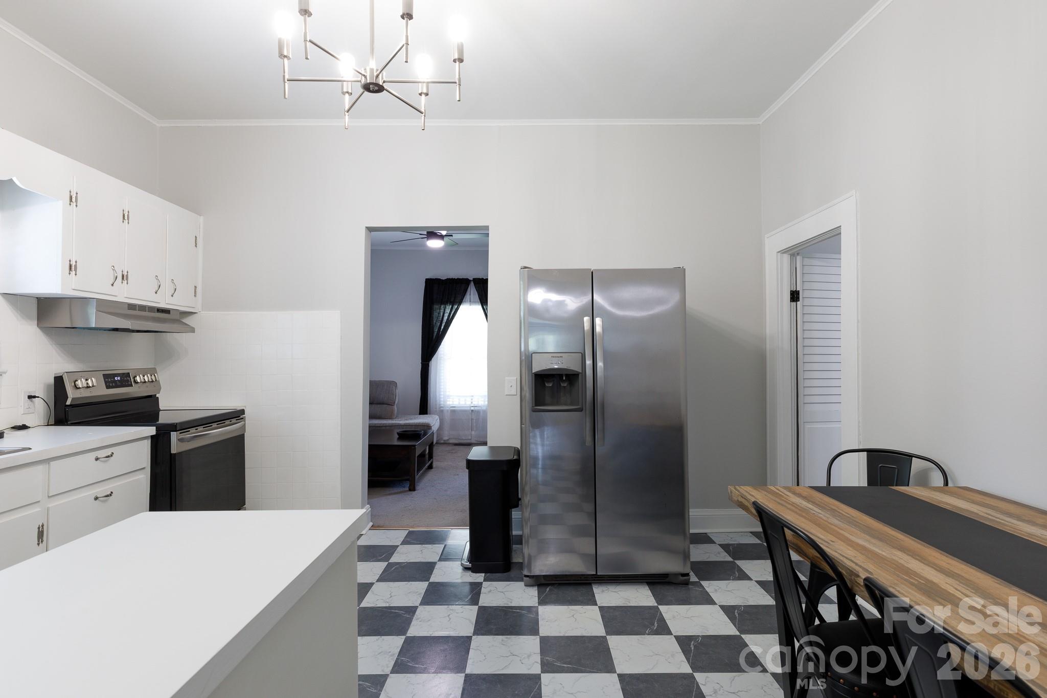 829 Steele Street Property Photo 10