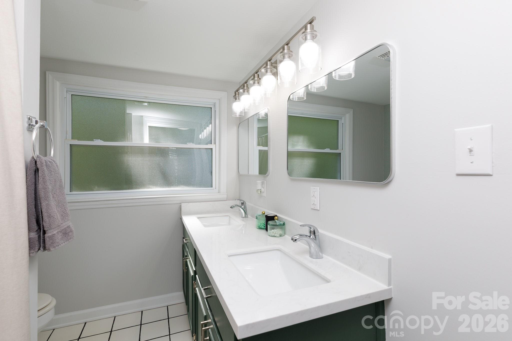 829 Steele Street Property Photo 16