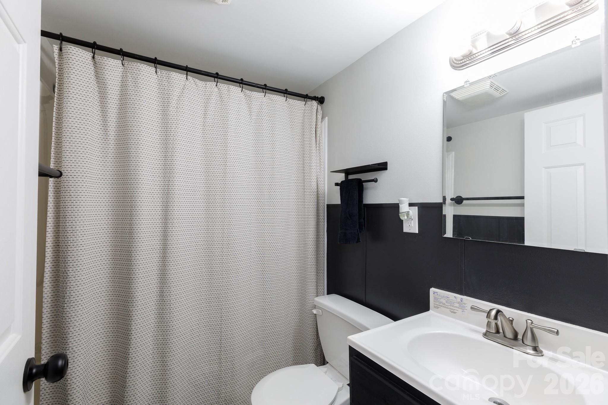 829 Steele Street Property Photo 18