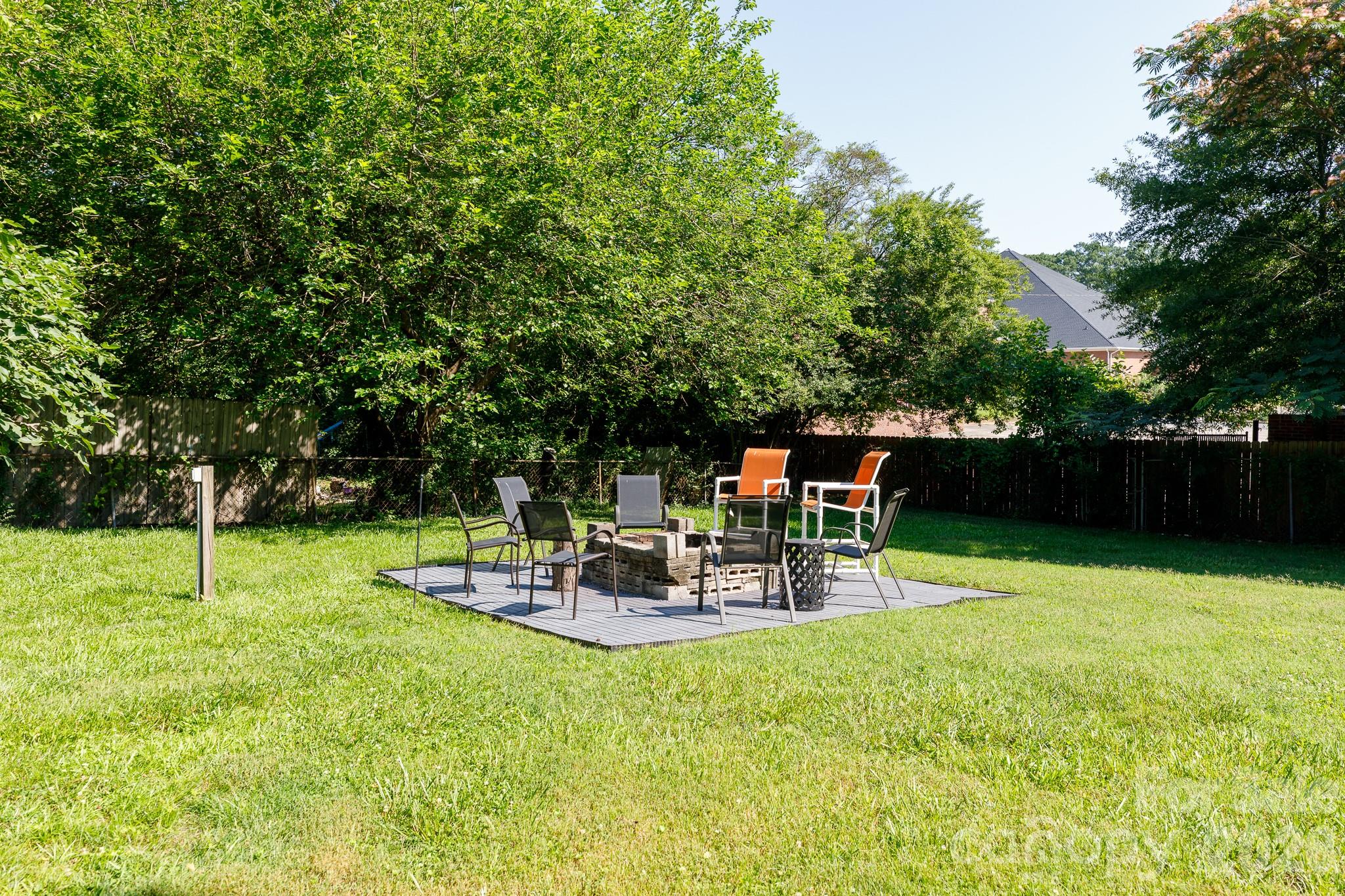829 Steele Street Property Photo 23