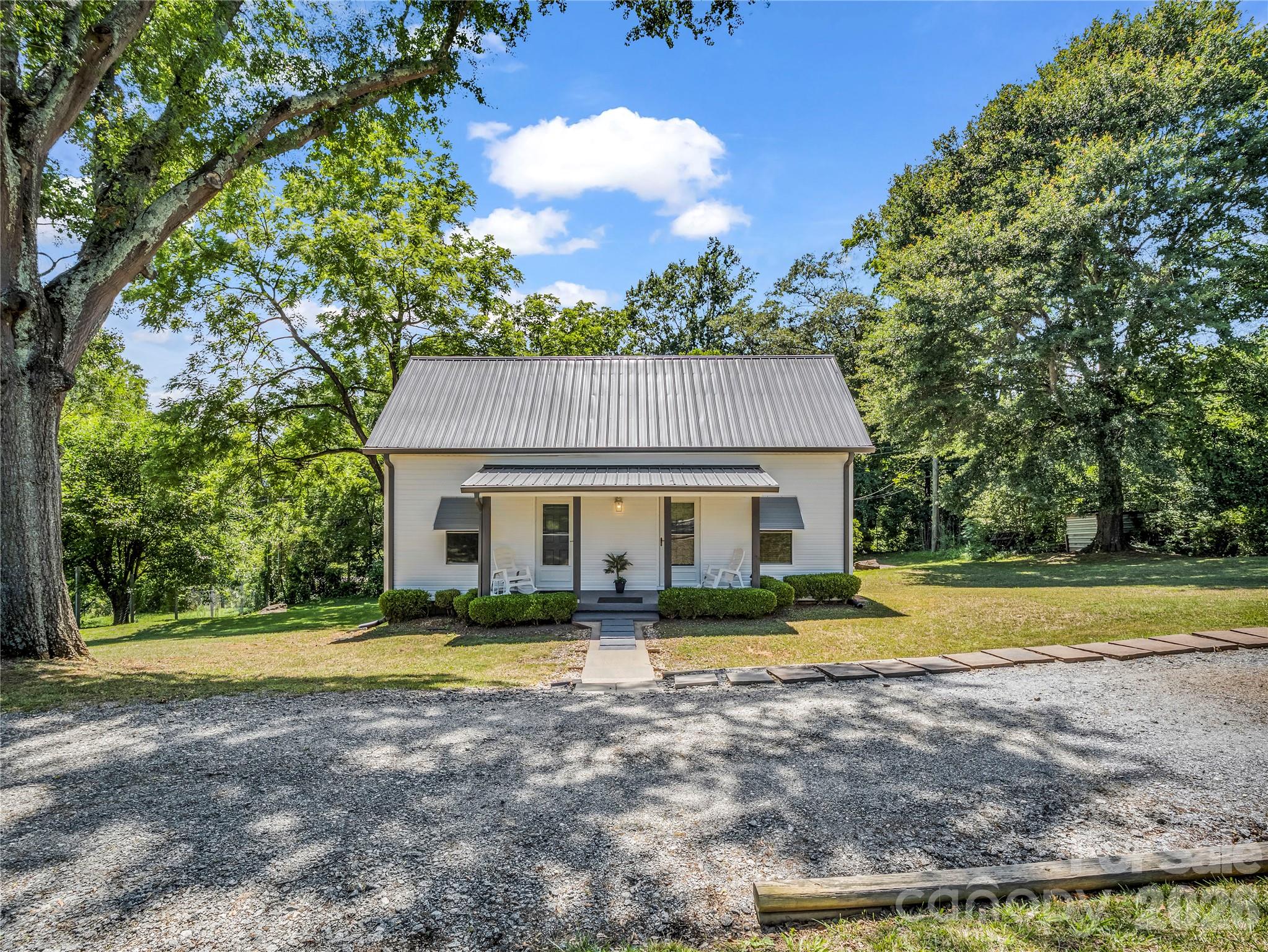 193 Middle Street Property Photo 3