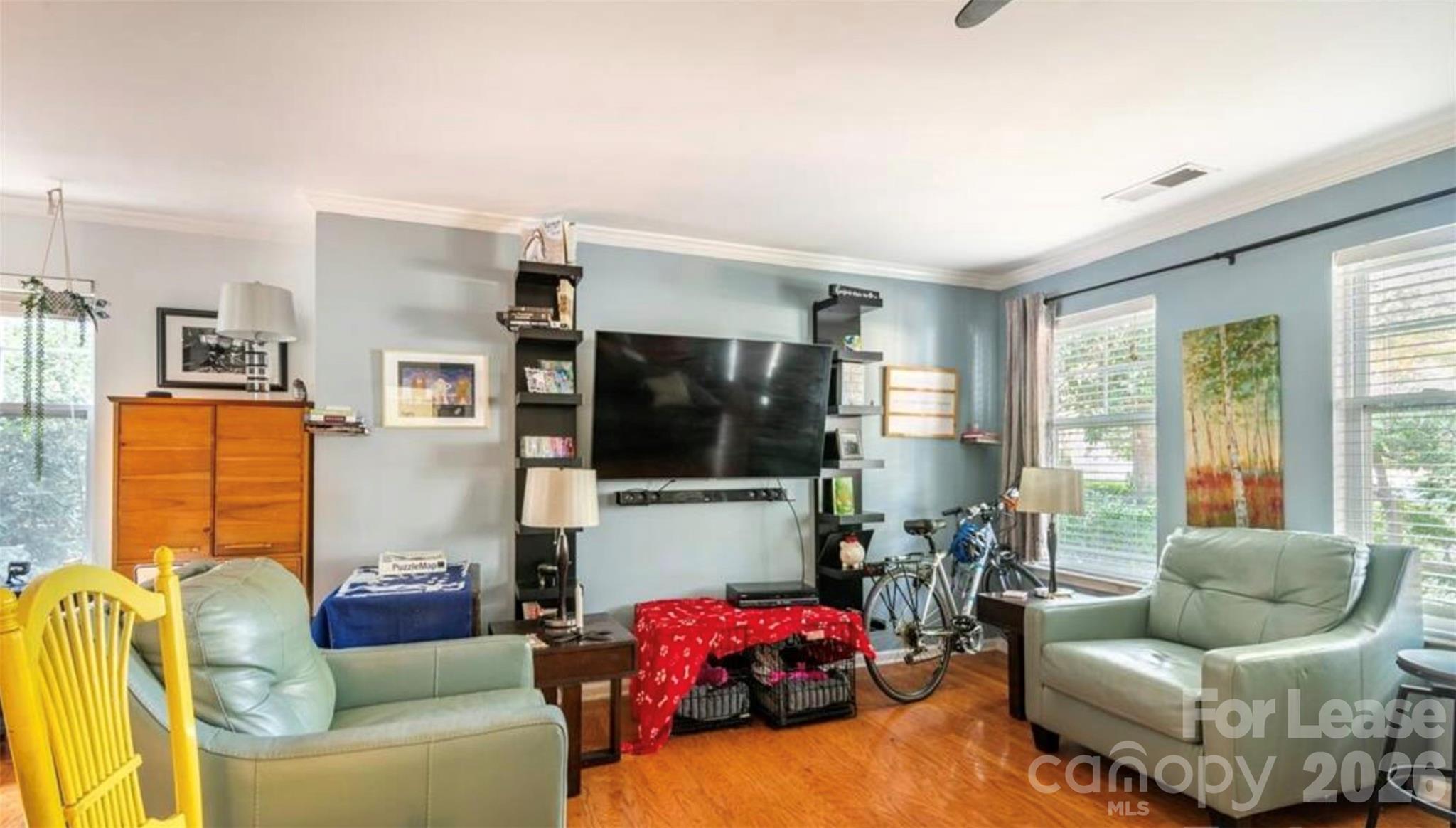 525 E 37th Street Property Photo 3