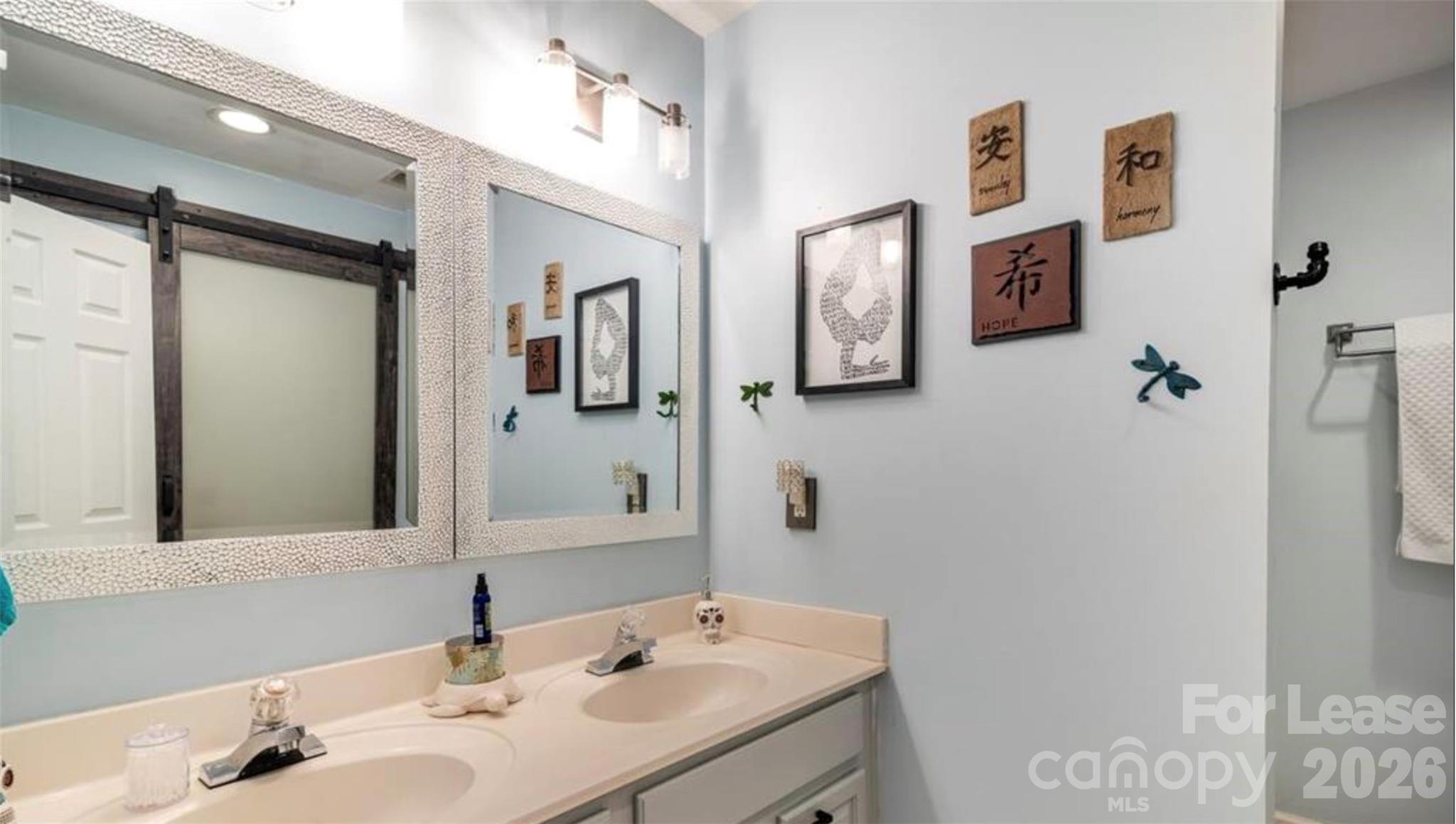 525 E 37th Street Property Photo 14