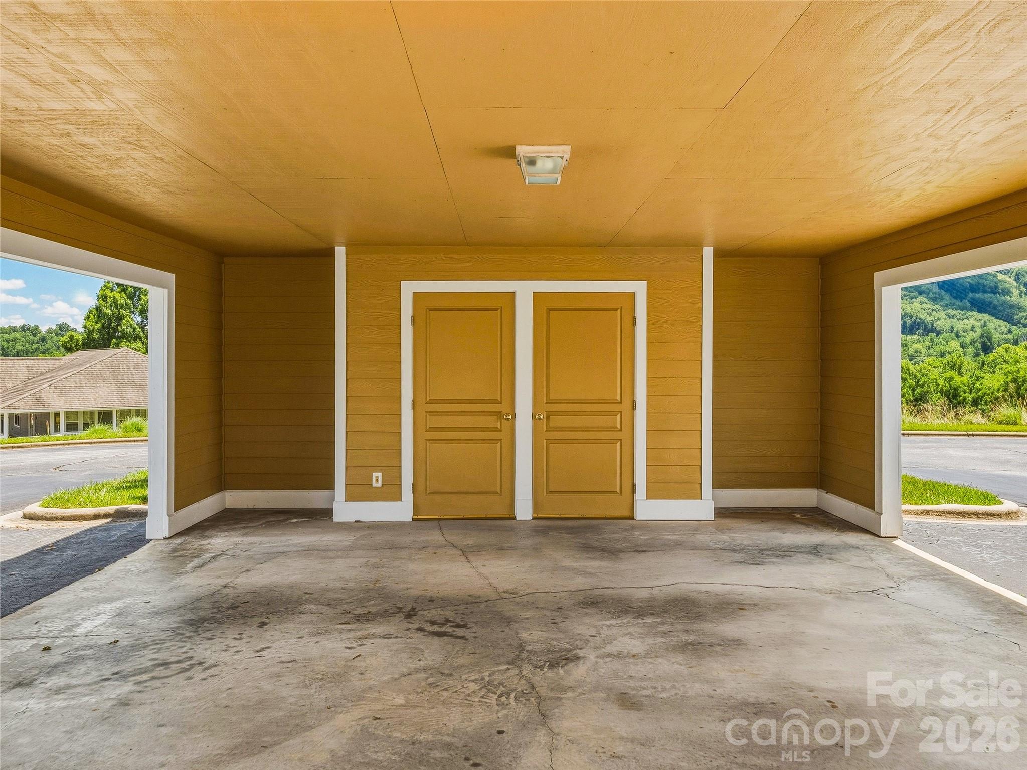 102 Rough Point Court Property Photo 5