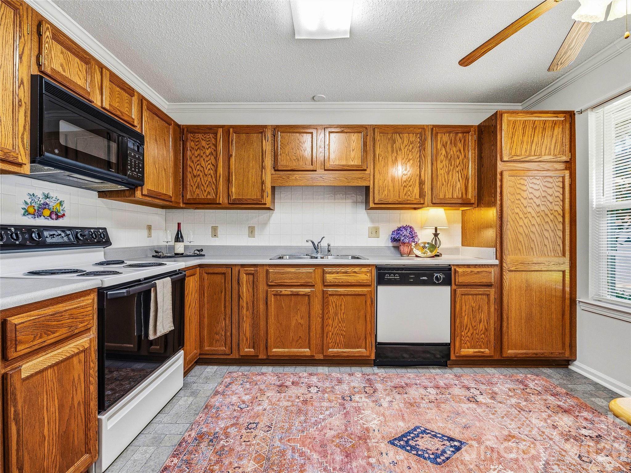 102 Rough Point Court Property Photo 8
