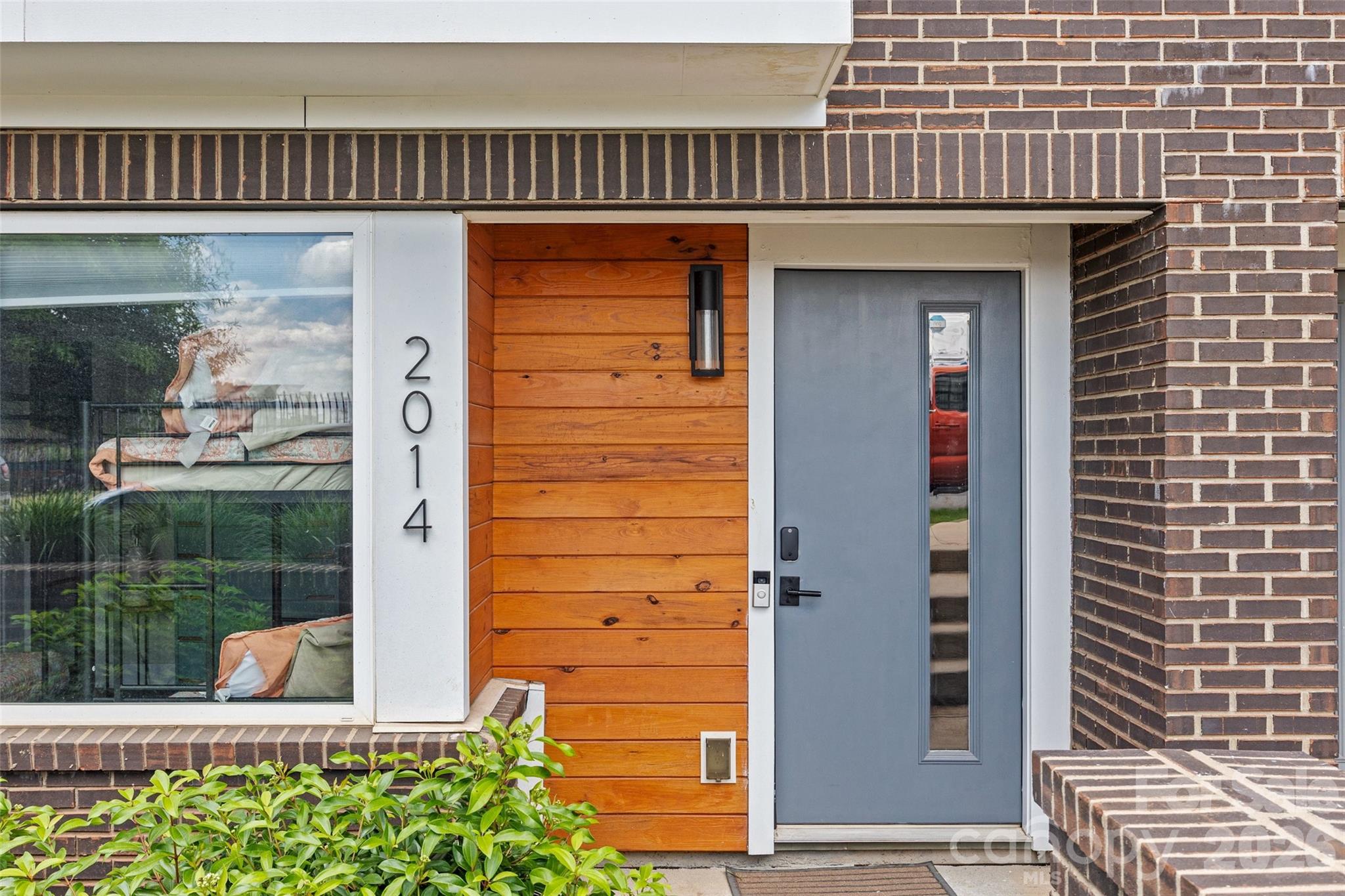 2014 Bryant Park Drive Property Photo 2