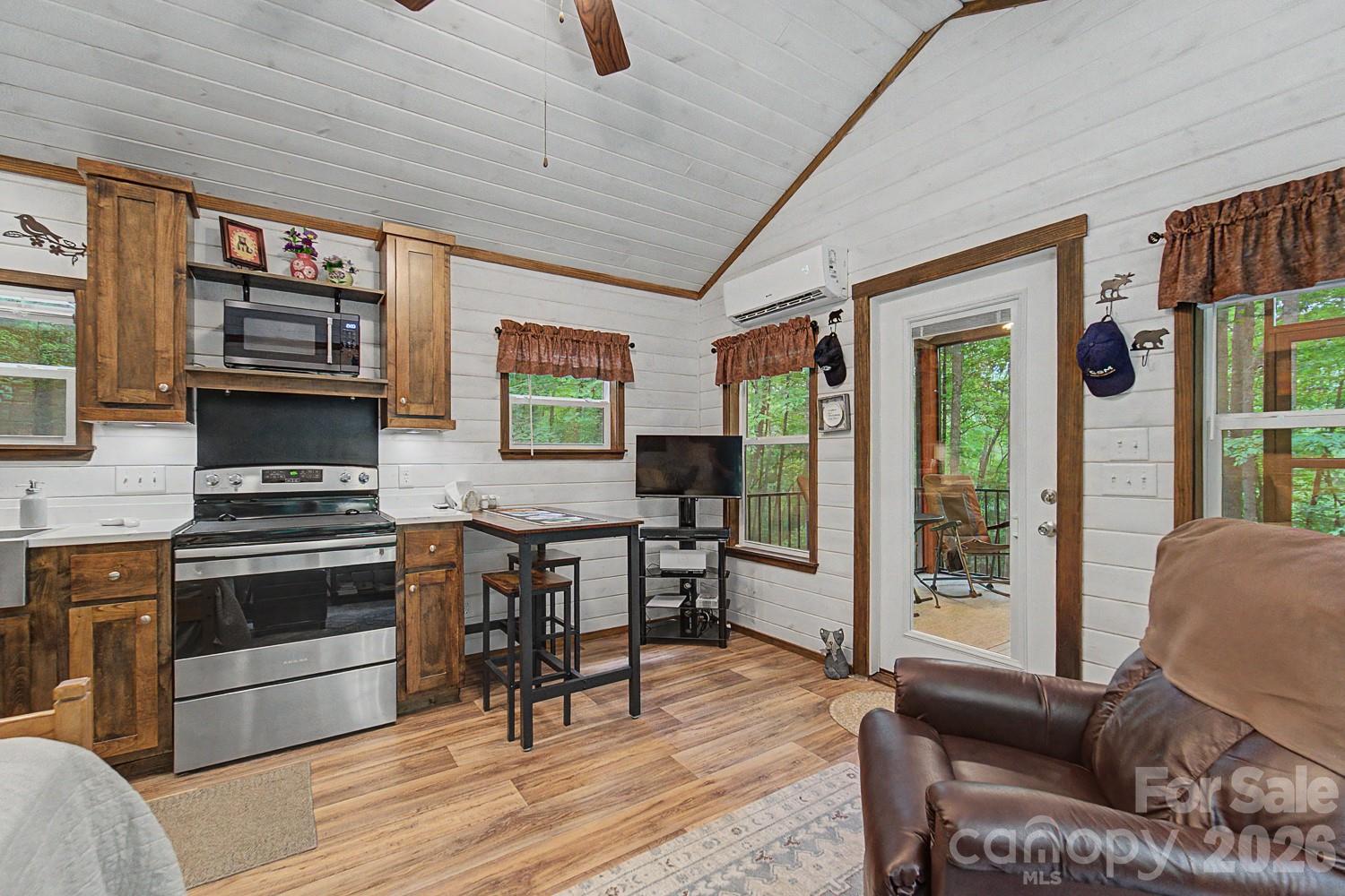 243 Jonquil Woods Road Property Photo 9