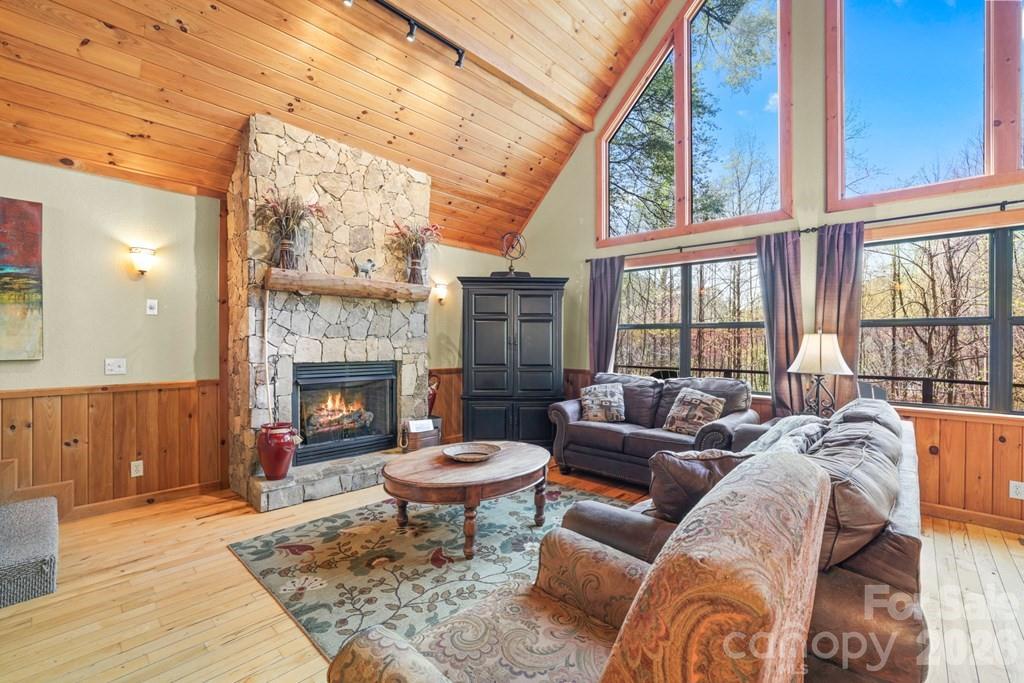 210 Chickadee Drive Property Photo 6