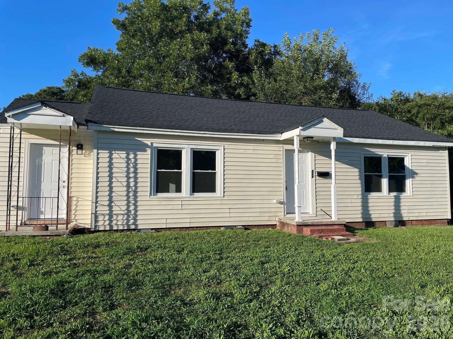 649 Arch Drive Property Photo 1