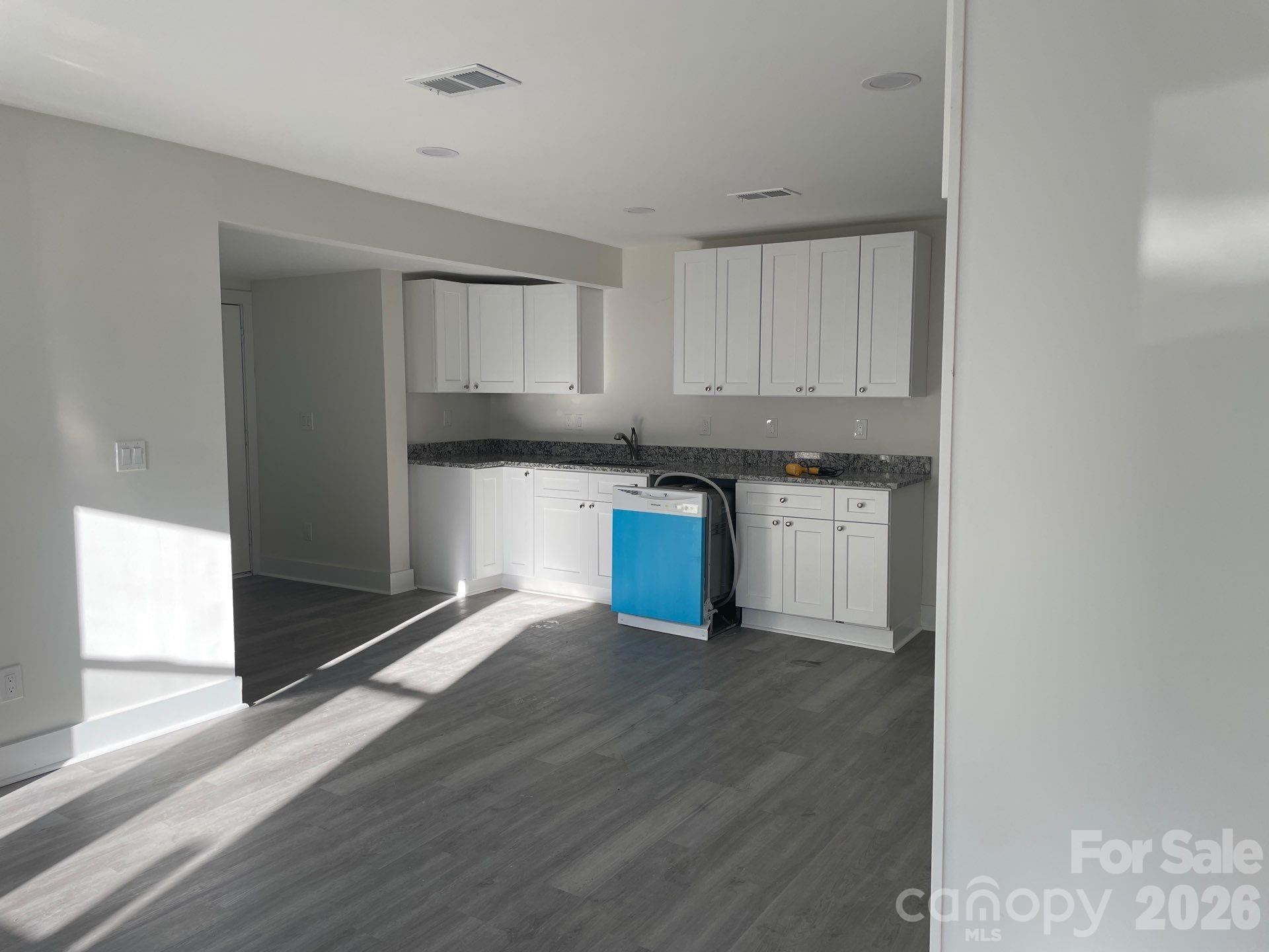 649 Arch Drive Property Photo 3