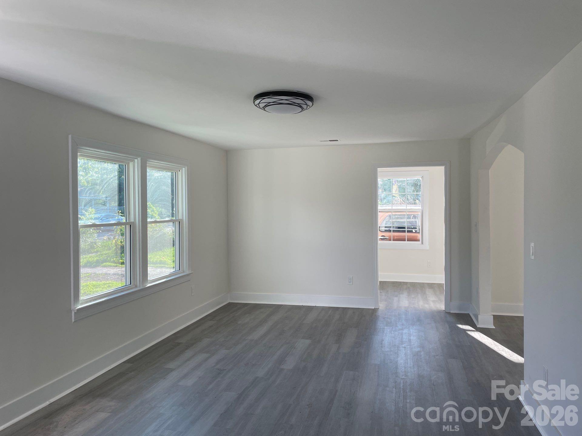649 Arch Drive Property Photo 4