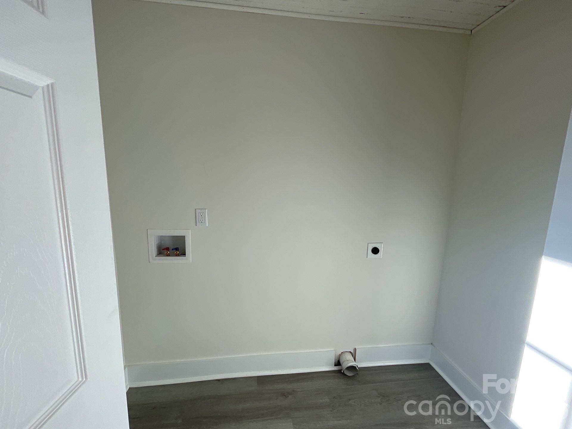 649 Arch Drive Property Photo 5