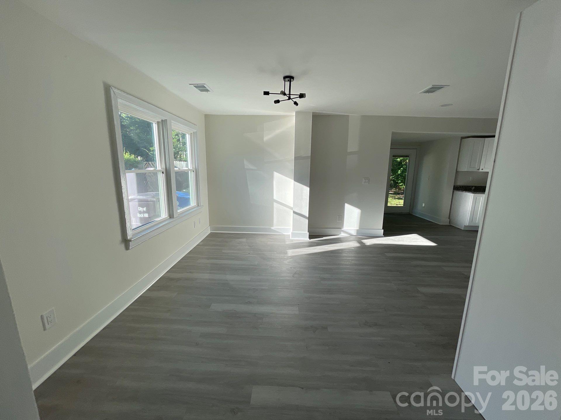 649 Arch Drive Property Photo 6