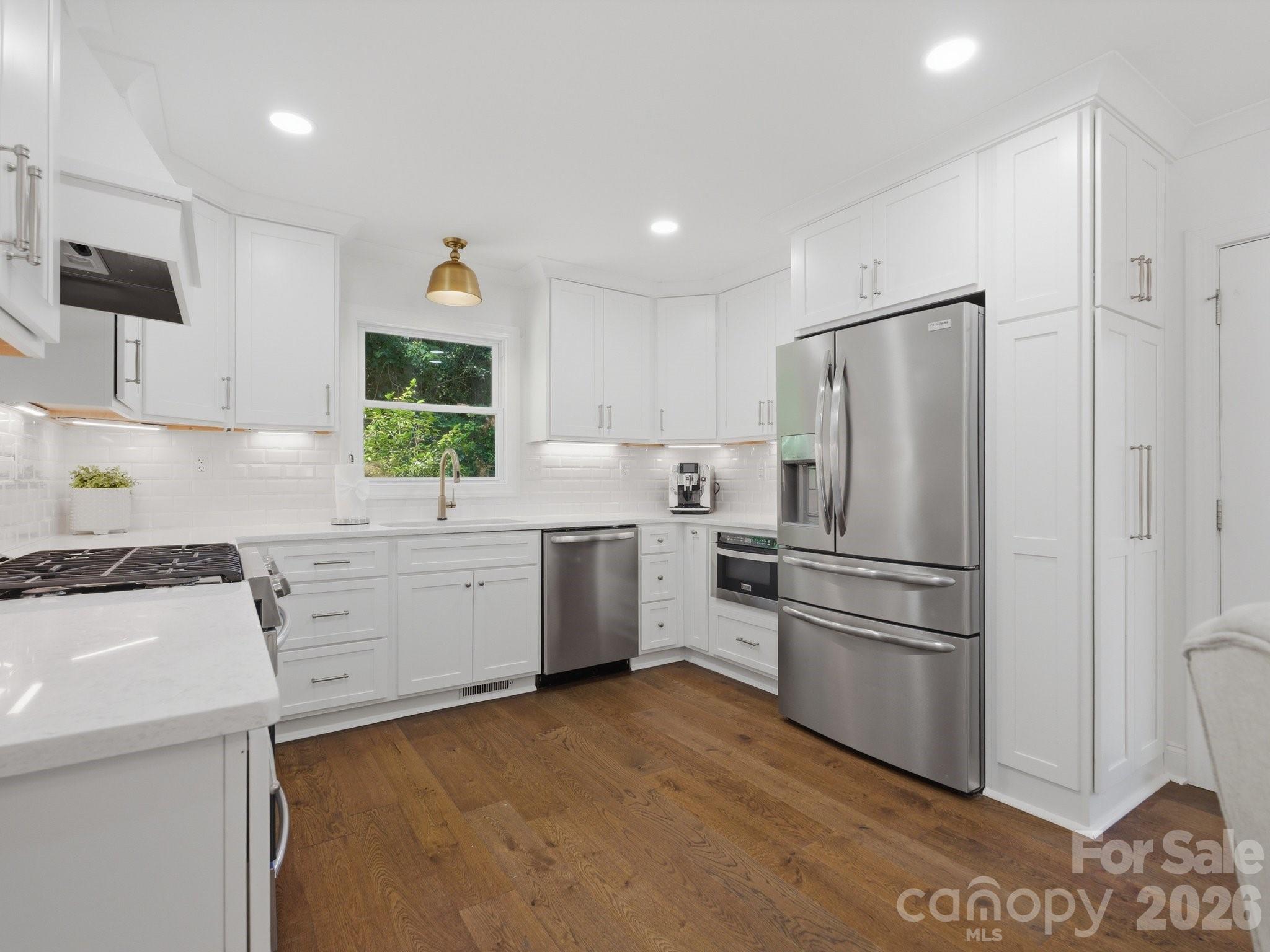 6819 Woodstock Drive Property Photo 1