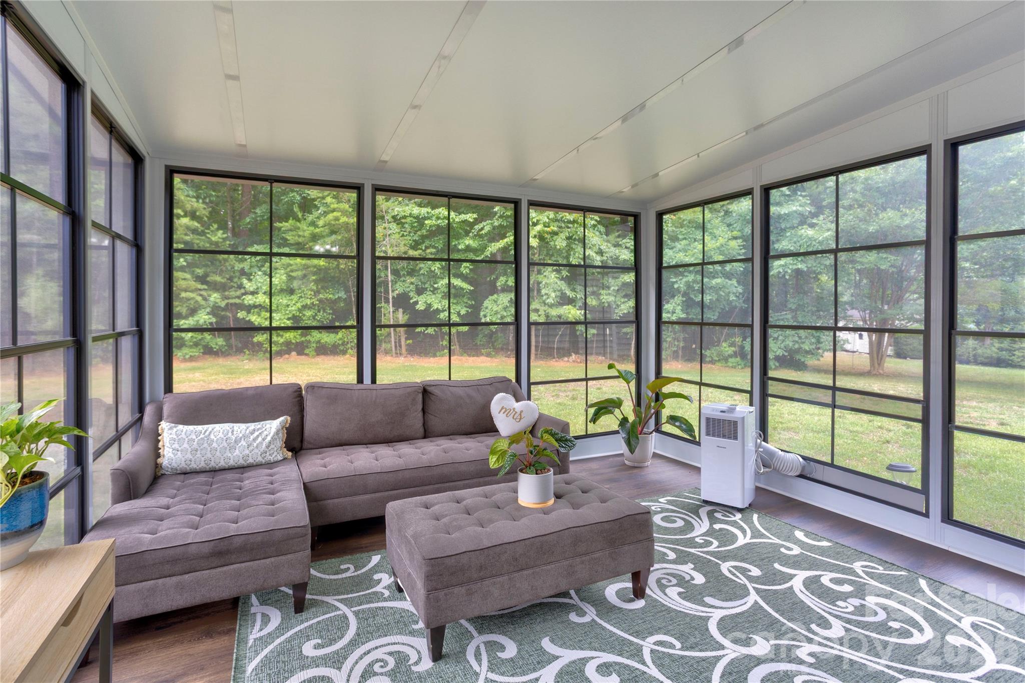 317 Oak Brook Drive Property Photo 3