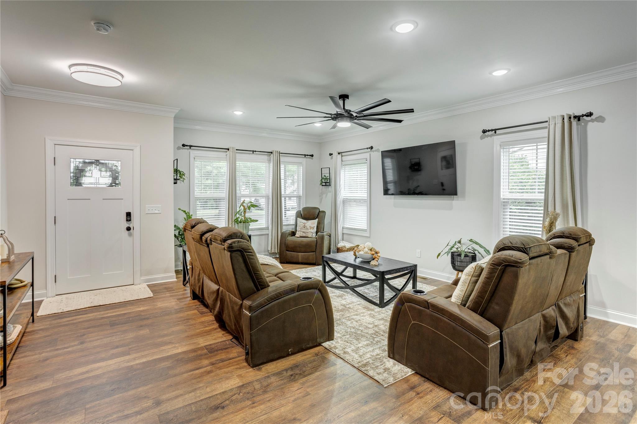 317 Oak Brook Drive Property Photo 4