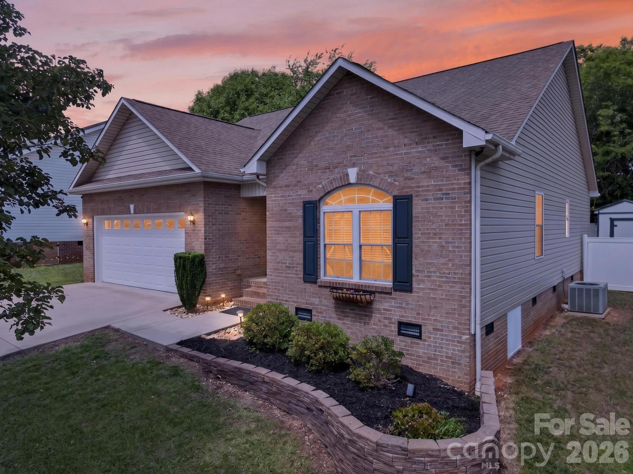 1590 Mayfair Drive Property Photo 4