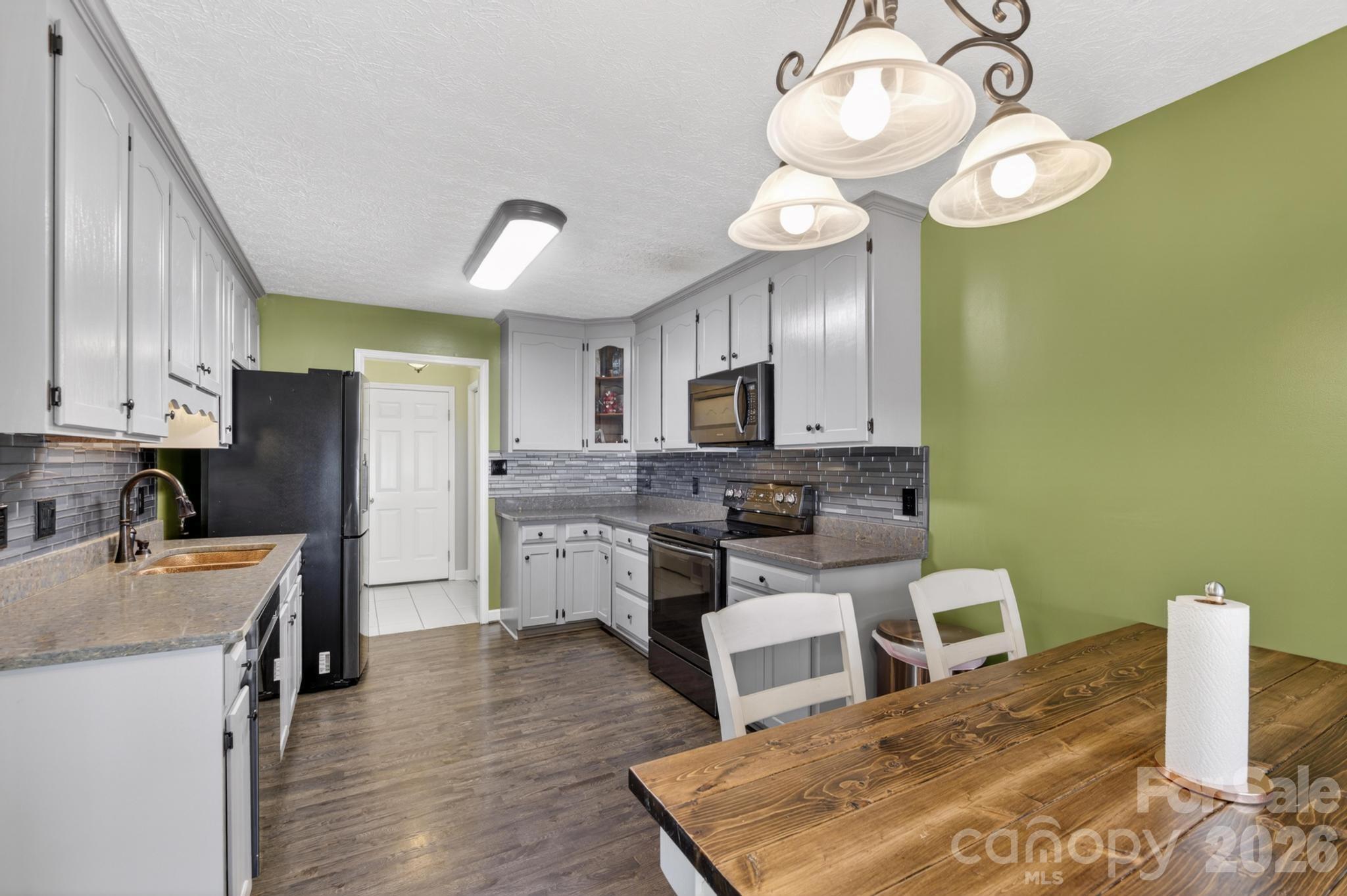 1590 Mayfair Drive Property Photo 28