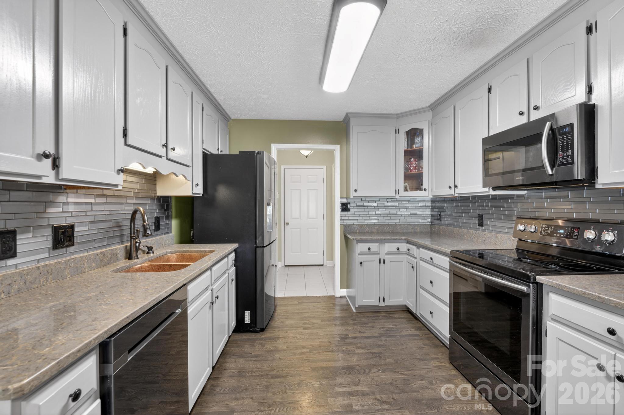 1590 Mayfair Drive Property Photo 29