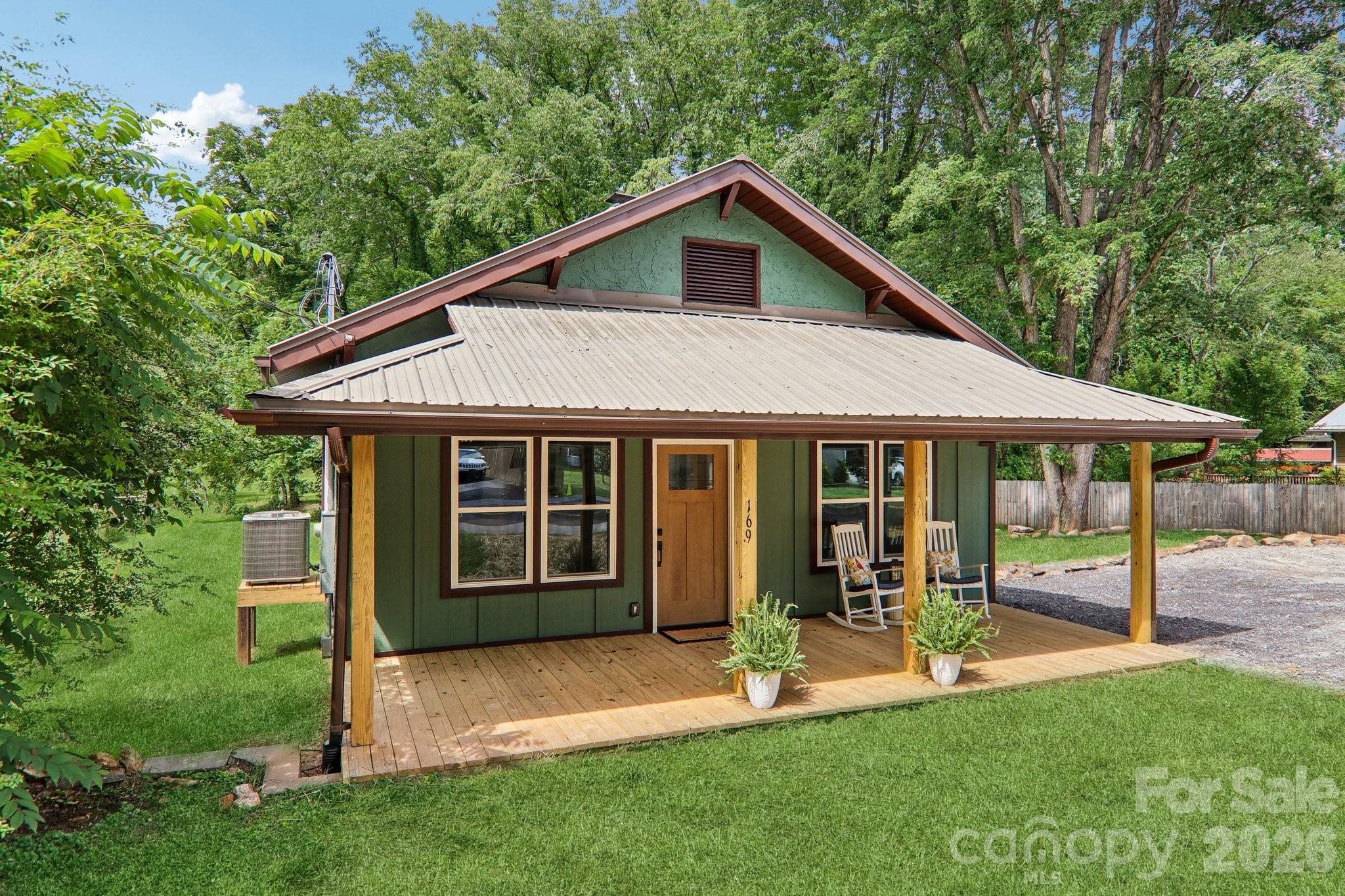 169 East Street Property Photo 2