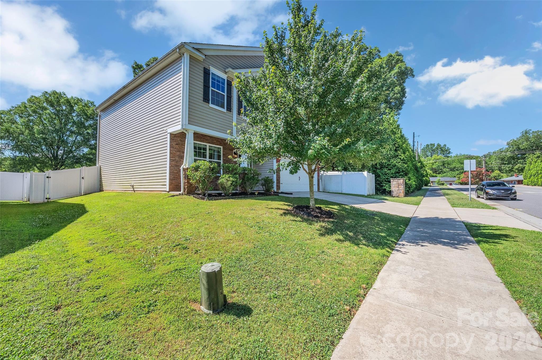 112 Kingsway Drive Property Photo 2