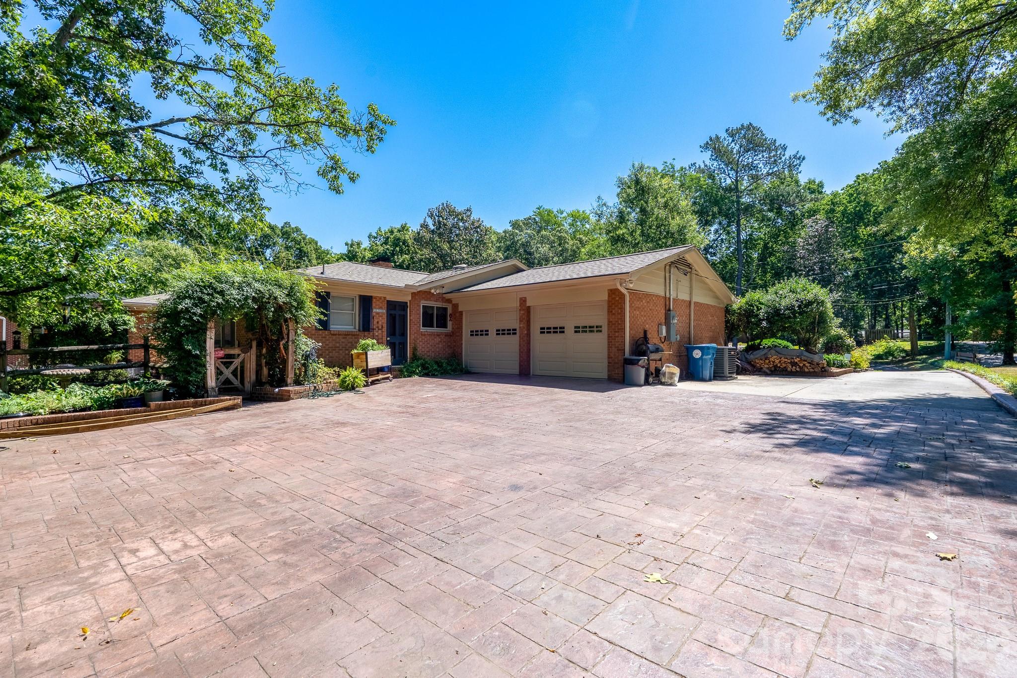 326 Richmond Road Property Photo 3
